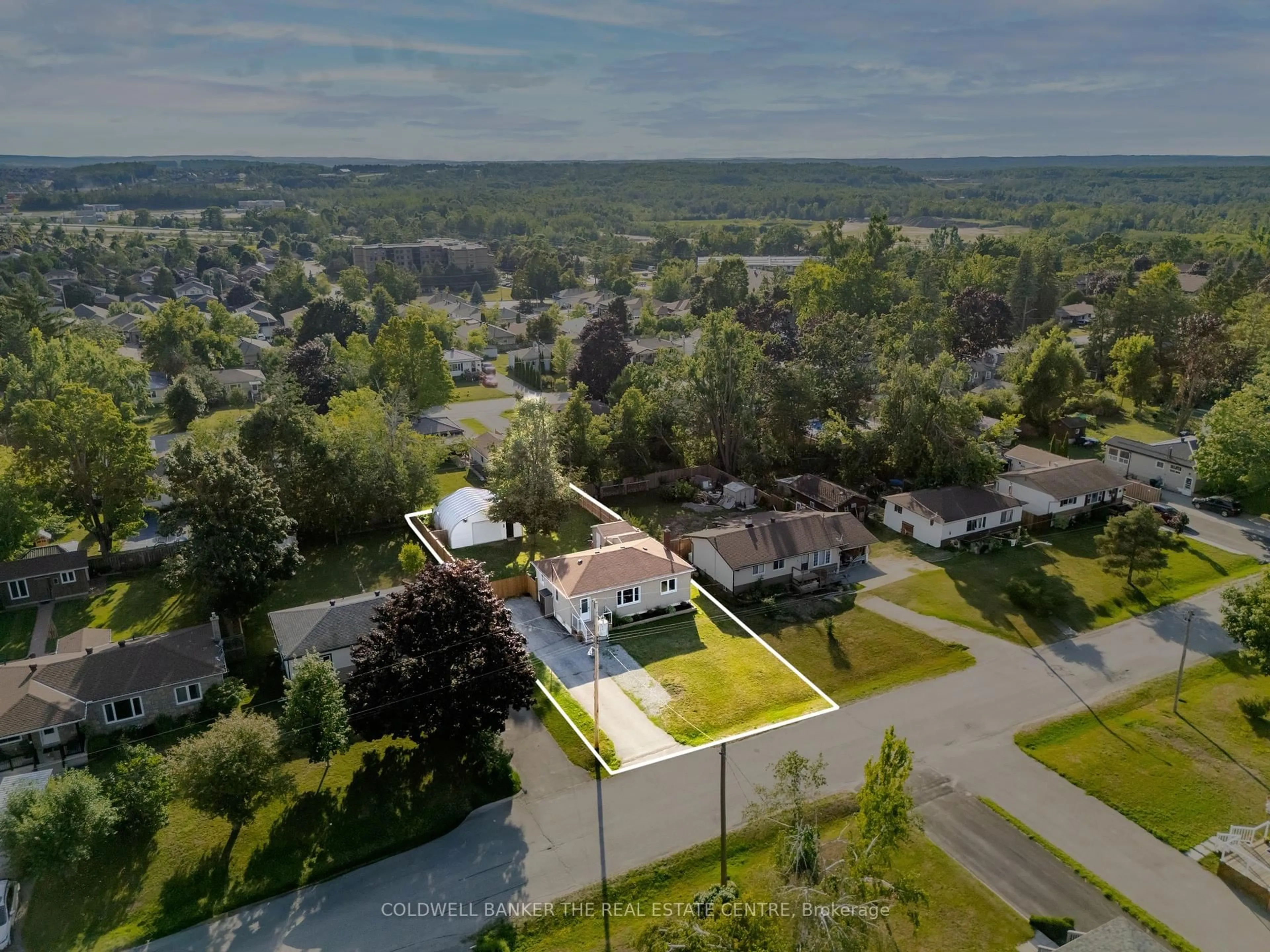A pic from outside/outdoor area/front of a property/back of a property/a pic from drone, unknown for 7 LEACH St, Orillia Ontario L3V 5N6