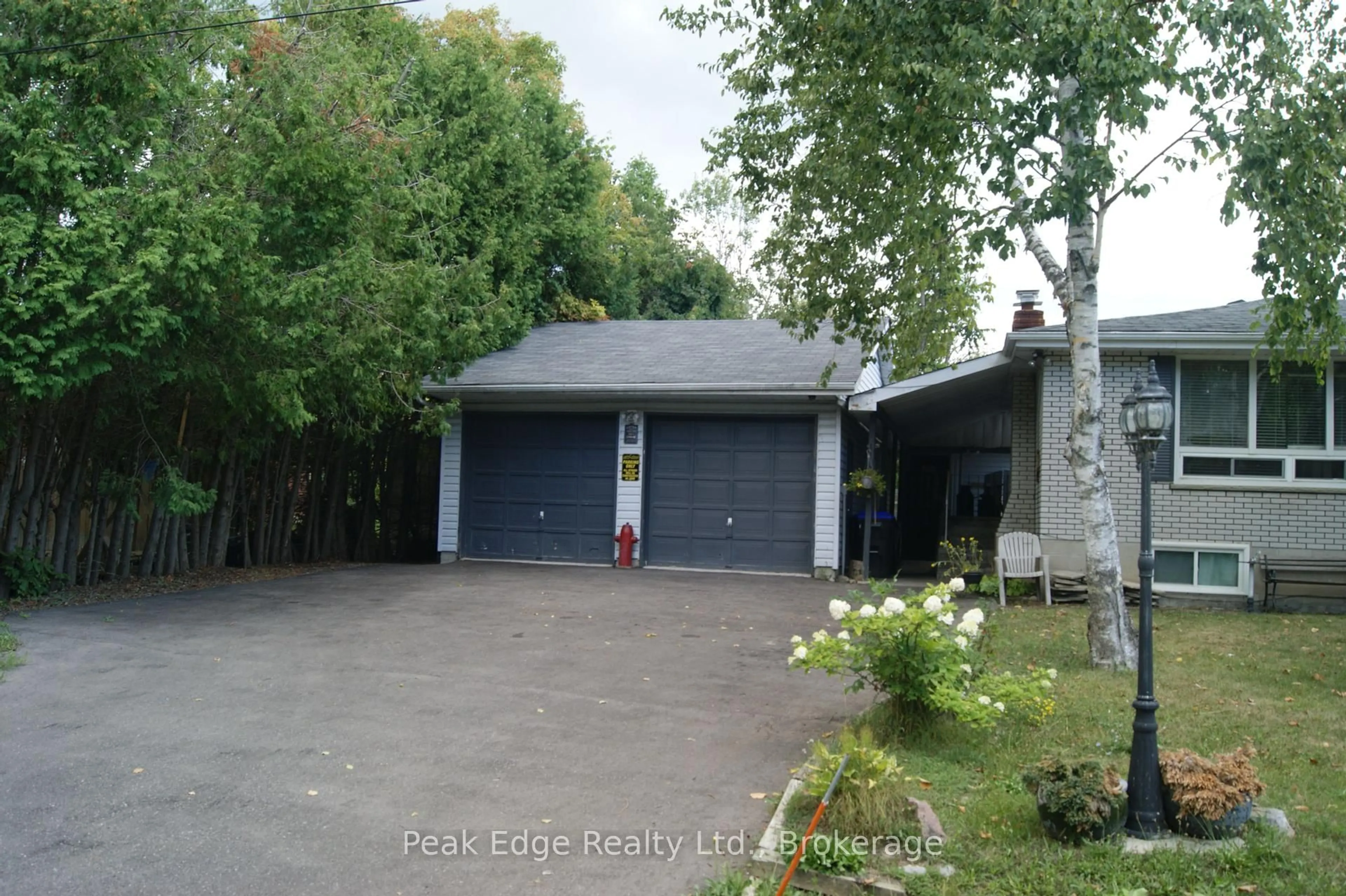 Indoor garage for 669 10th Line, Oro-Medonte Ontario L0L 1T0