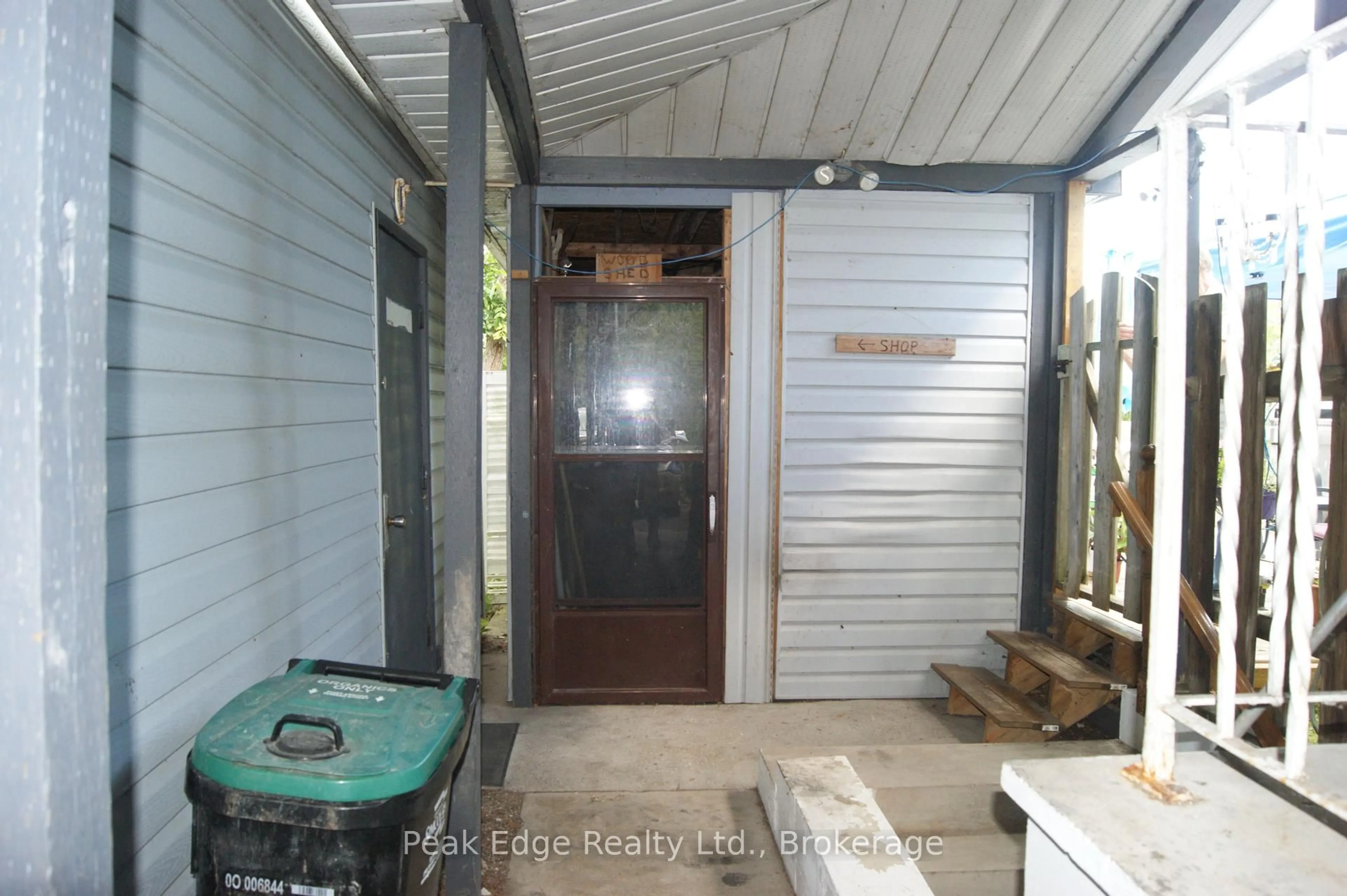 Indoor entryway for 669 10th Line, Oro-Medonte Ontario L0L 1T0