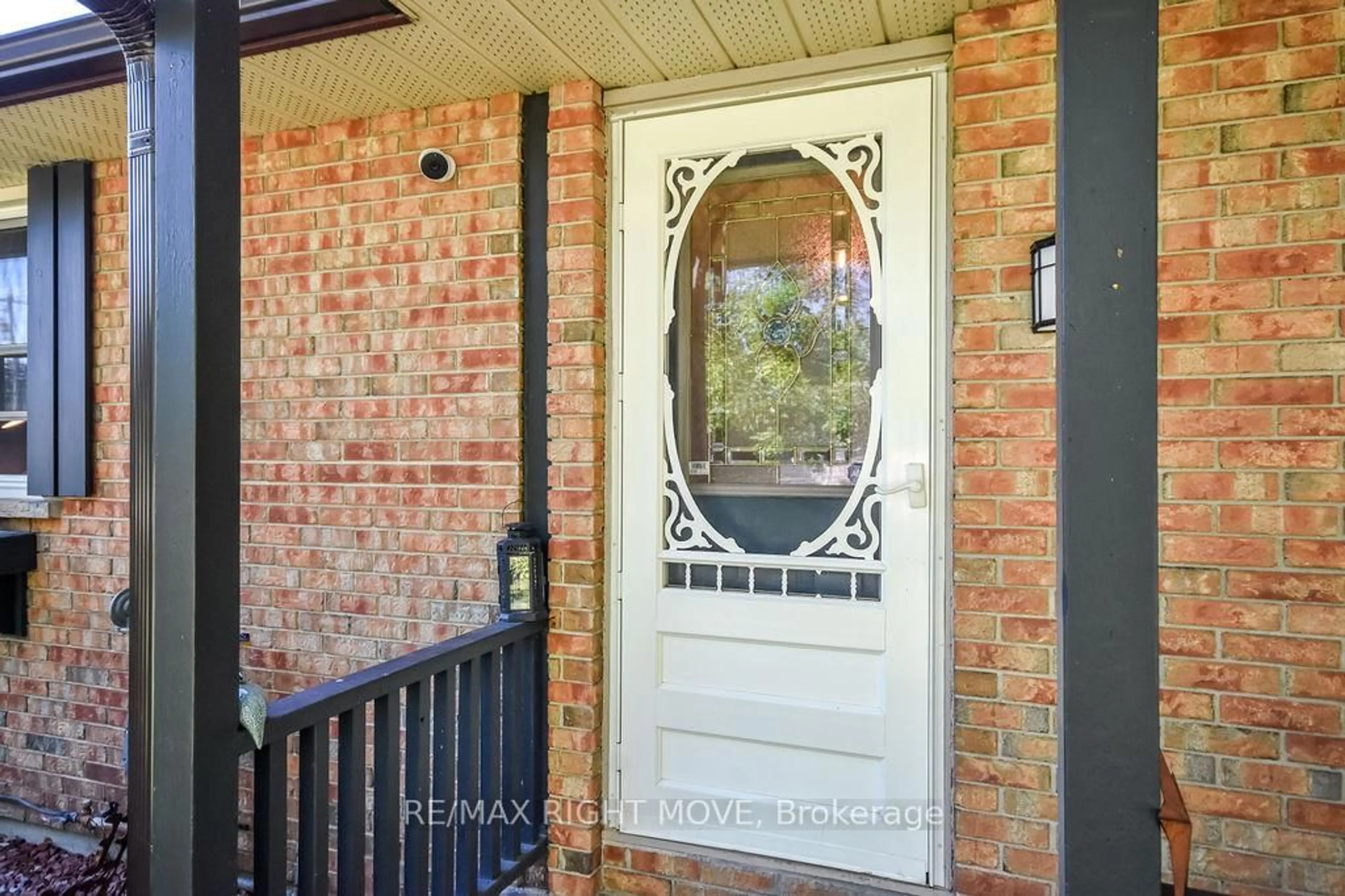 Indoor entryway for 2009 Marchmont Rd, Severn Ontario L3V 0V6