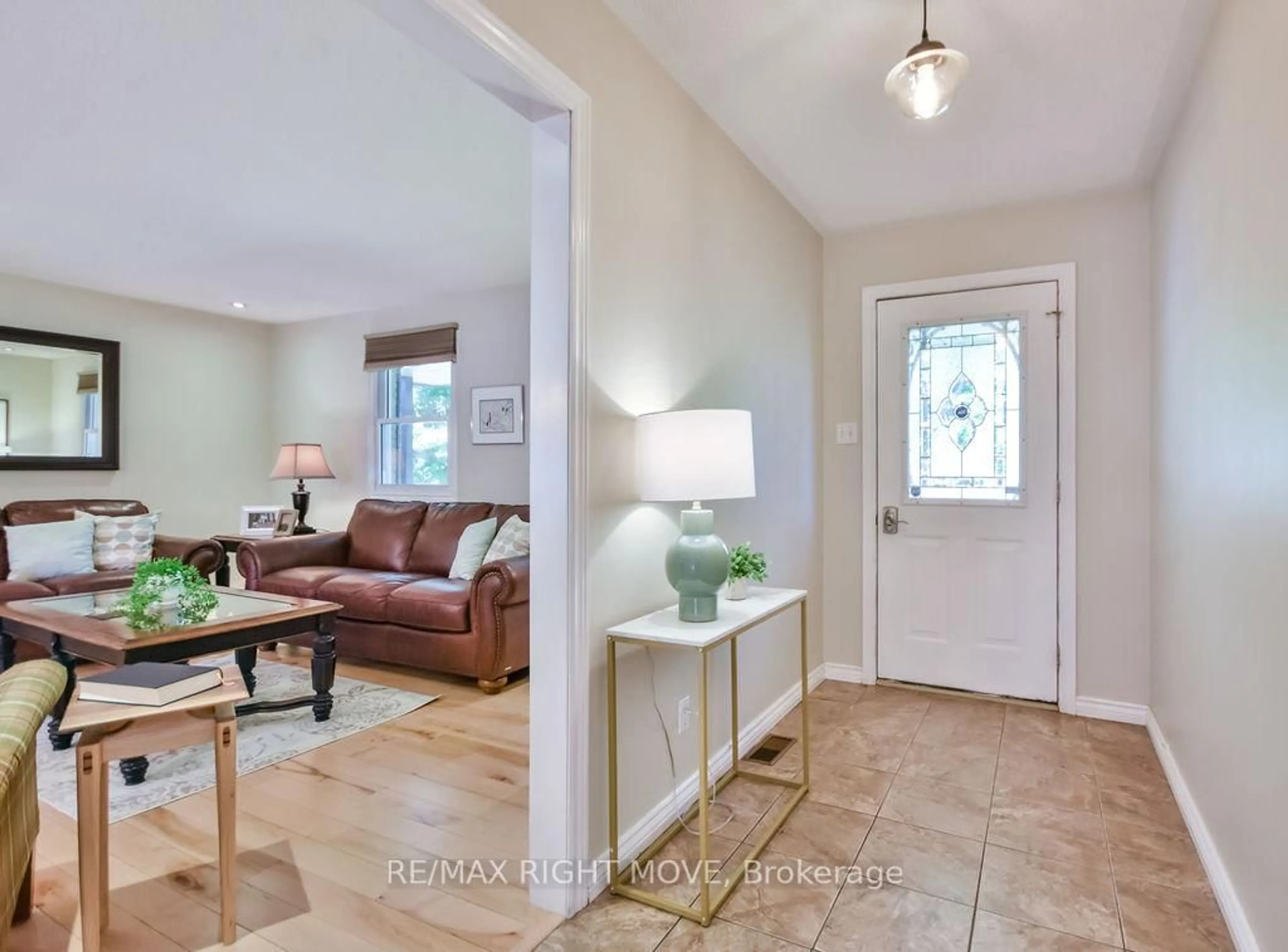 Indoor entryway for 2009 Marchmont Rd, Severn Ontario L3V 0V6