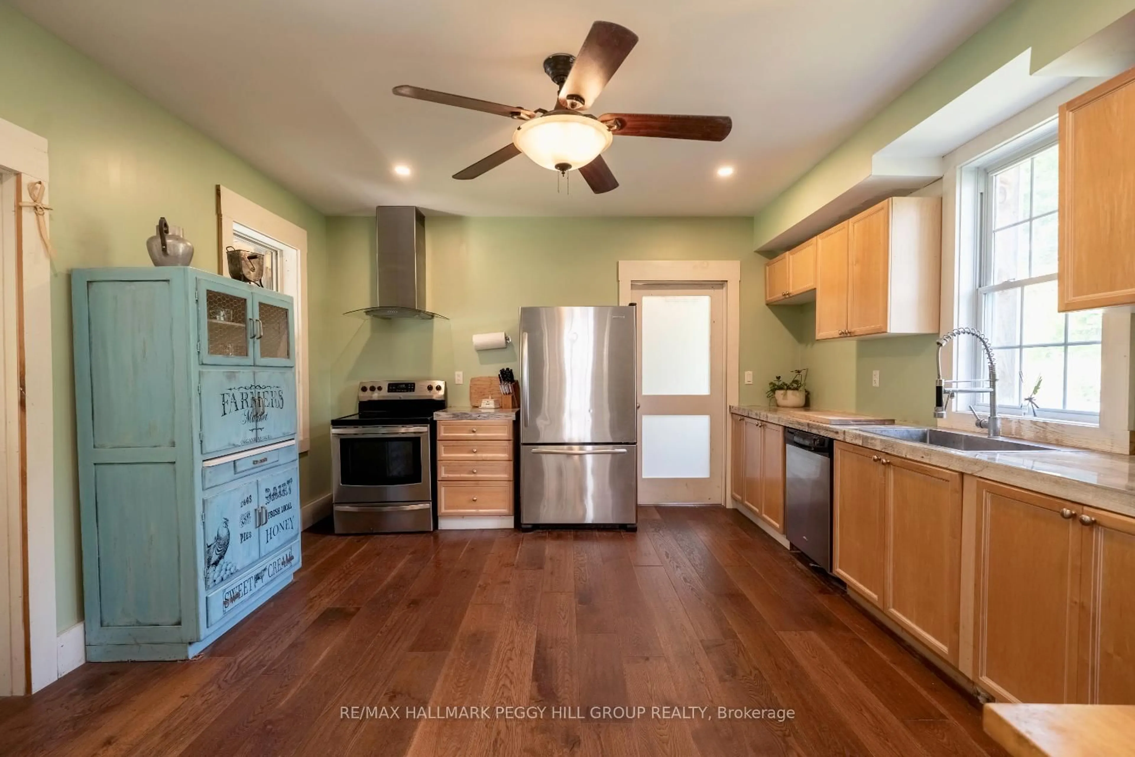 Open concept kitchen, unknown for 4396 Penetanguishene Rd, Springwater Ontario L0L 1V0