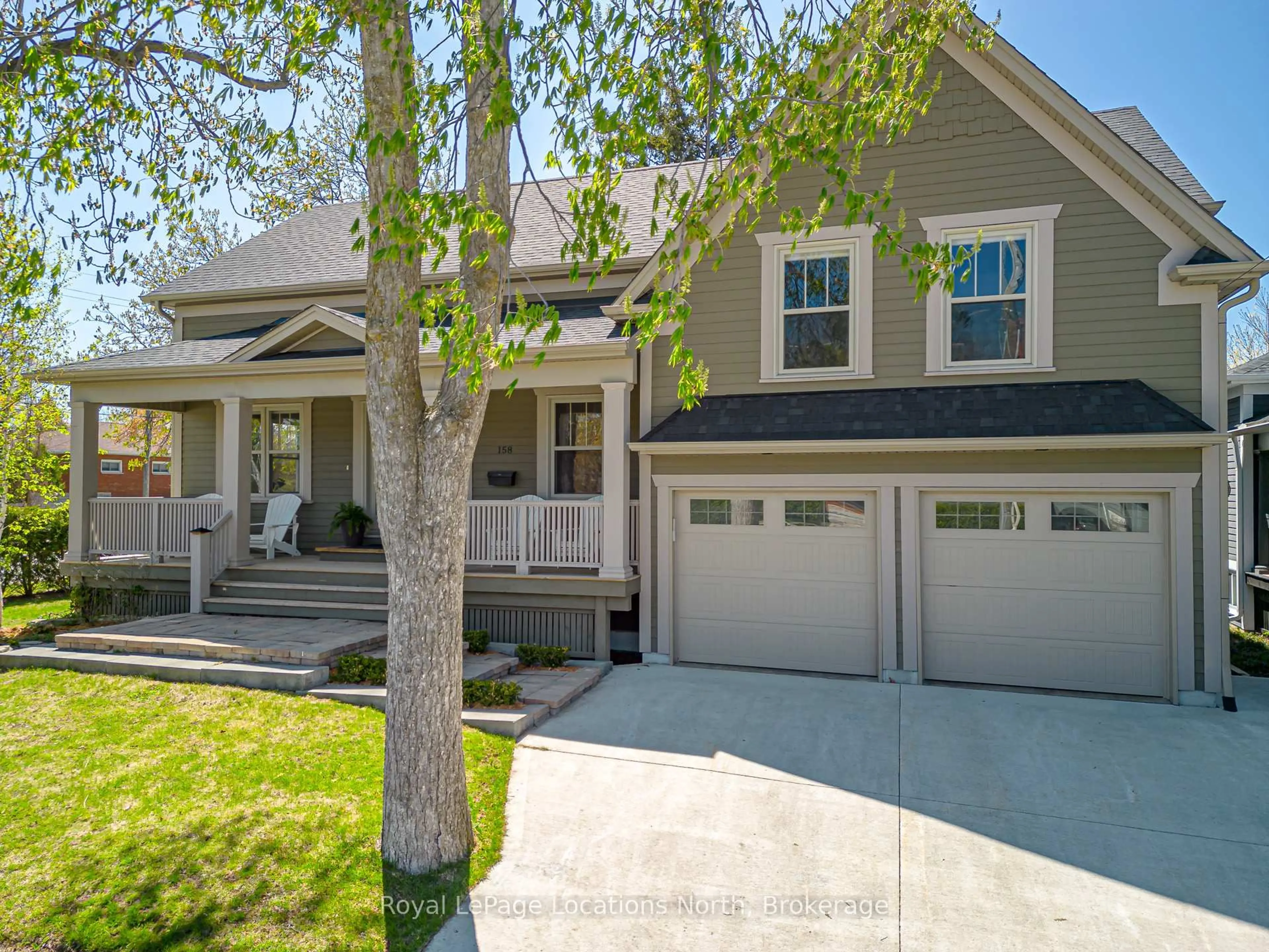 Home with vinyl exterior material, street for 158 CEDAR St, Collingwood Ontario L9Y 3A6