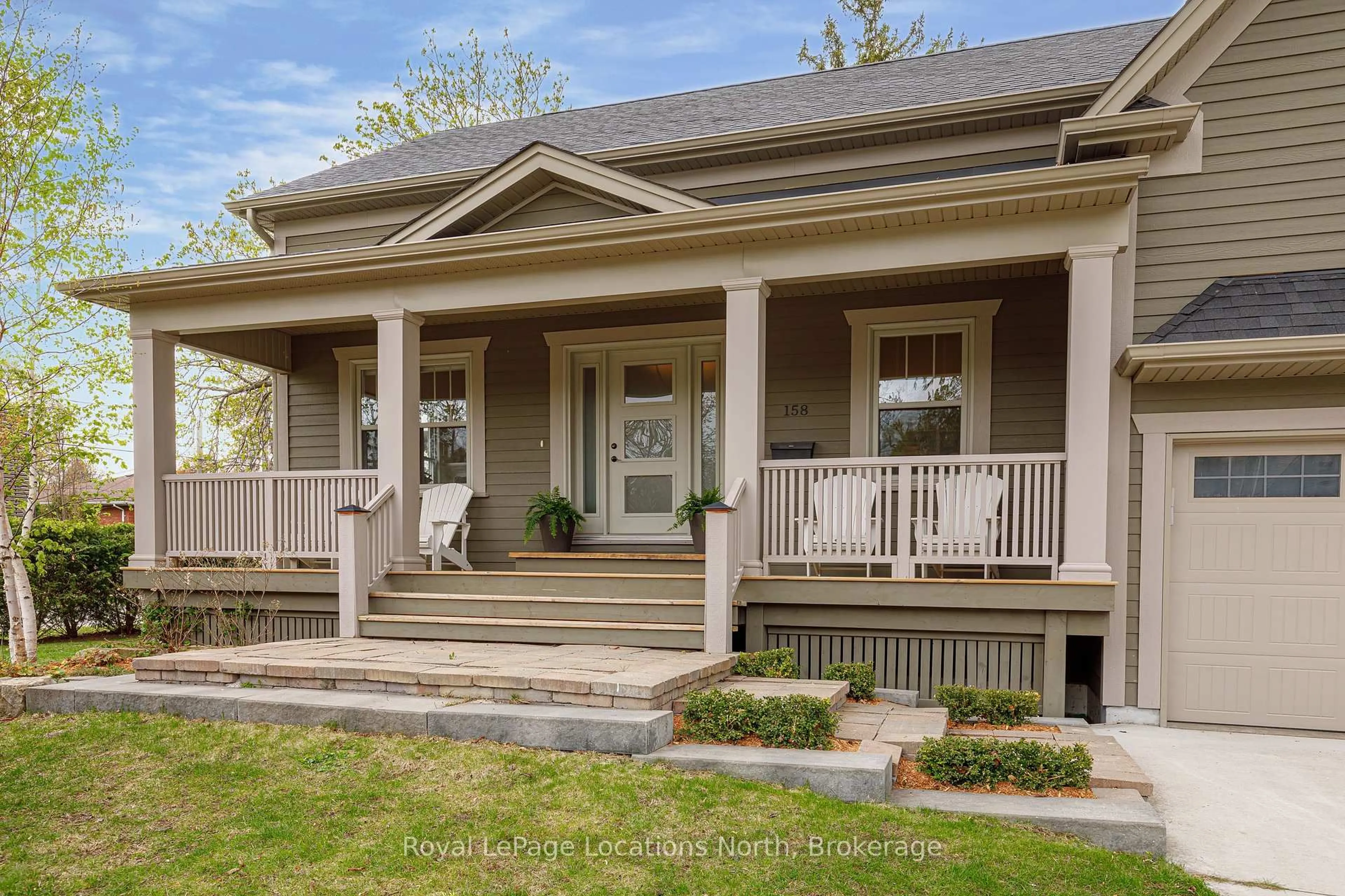 Home with vinyl exterior material, street for 158 CEDAR St, Collingwood Ontario L9Y 3A6