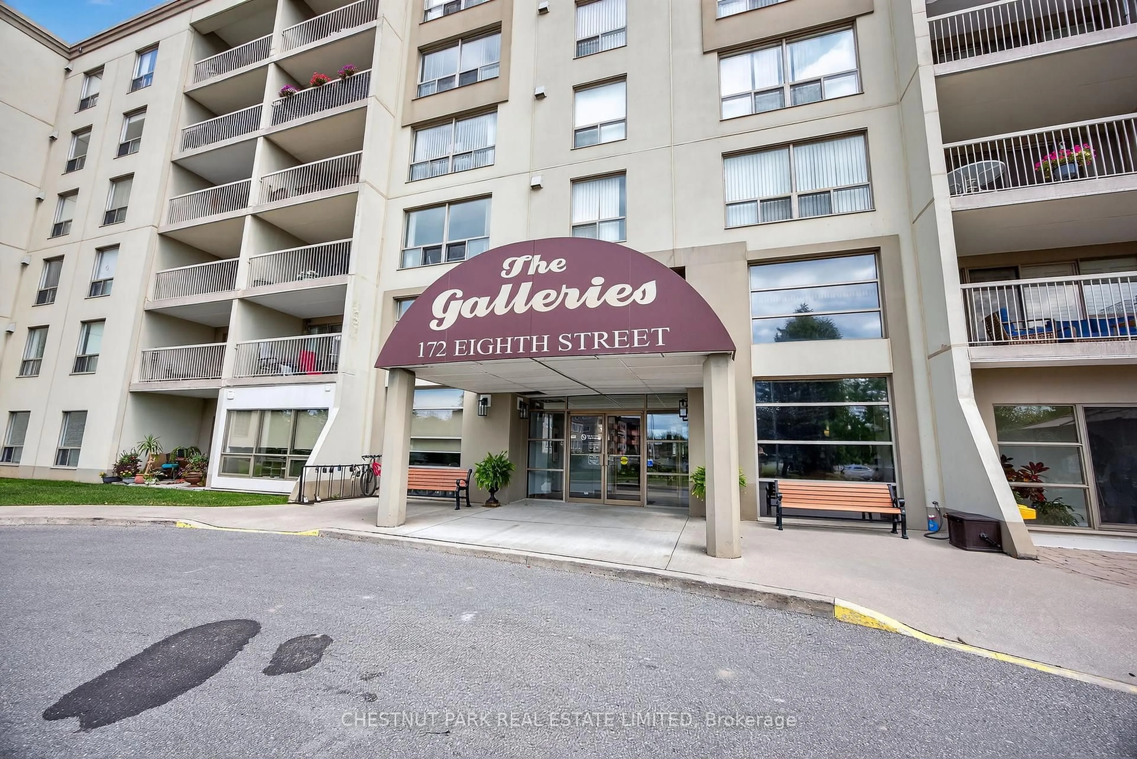 Indoor foyer for 172 Eighth St #404, Collingwood Ontario L9Y 4T2