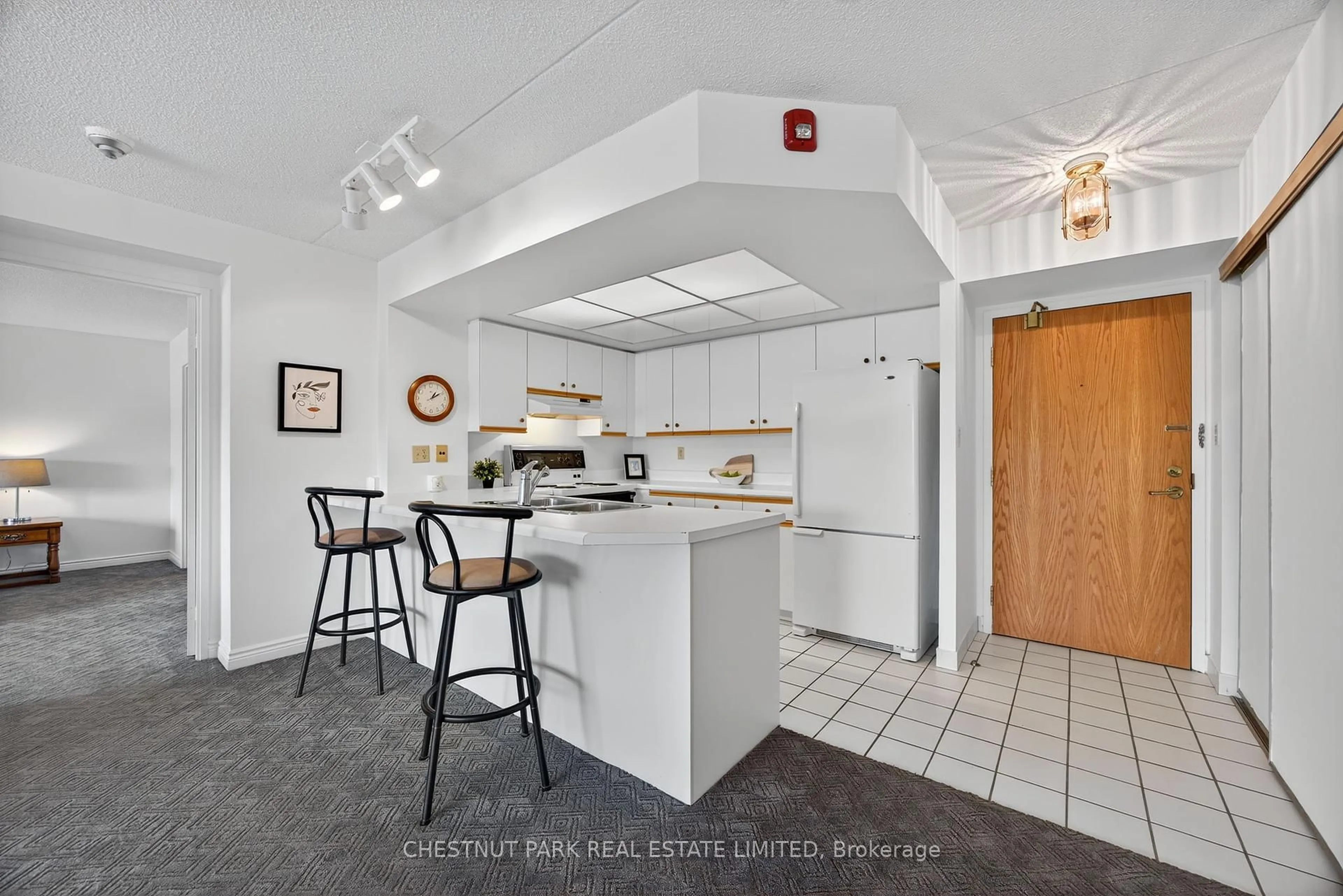 Open concept kitchen, ceramic/tile floor for 172 Eighth St #404, Collingwood Ontario L9Y 4T2