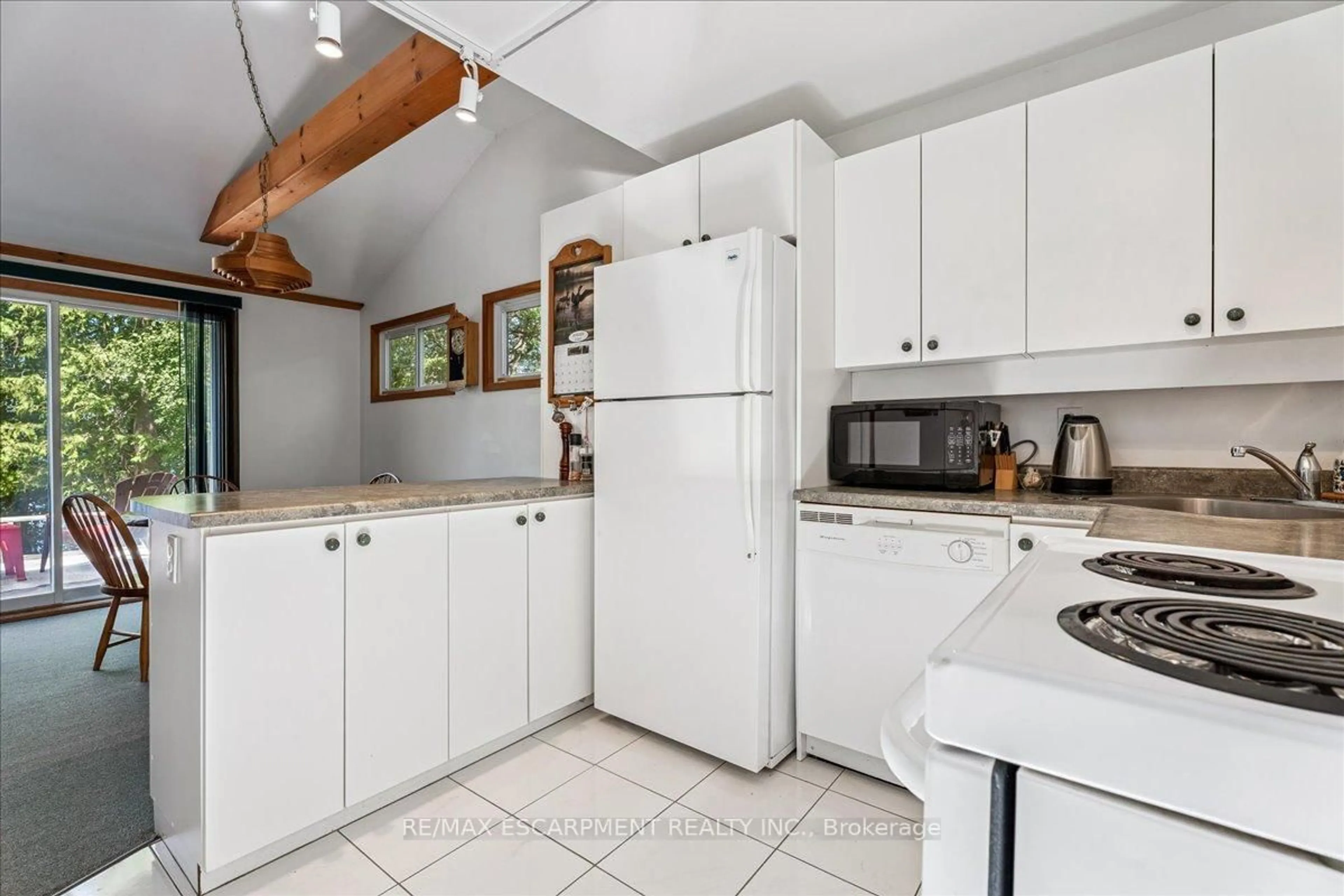 Standard kitchen, unknown for 28A COOK Lane, Oro-Medonte Ontario L3V 6H1