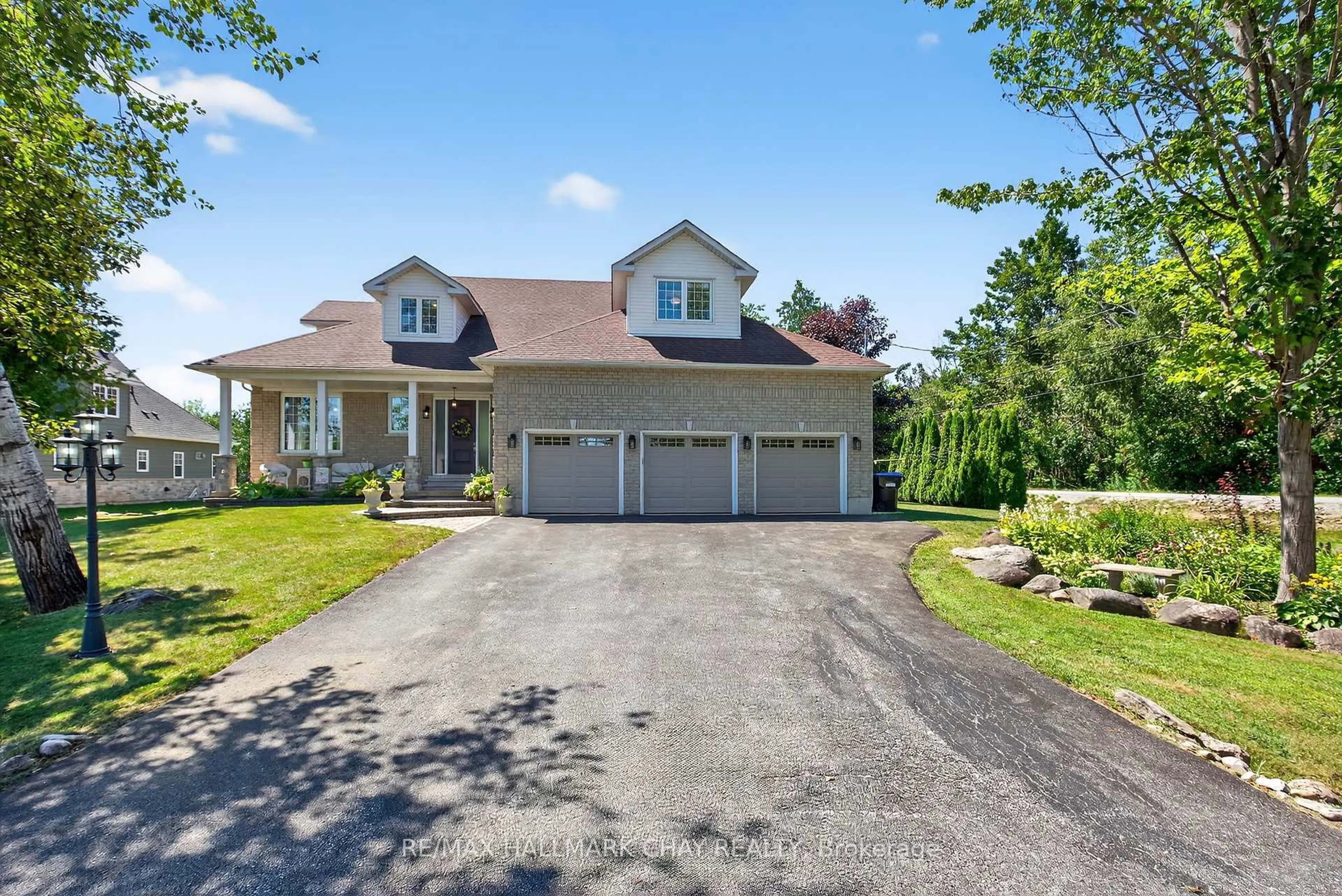 Home with brick exterior material, street for 2 Mariposa Cres, Oro-Medonte Ontario L0L 1T0