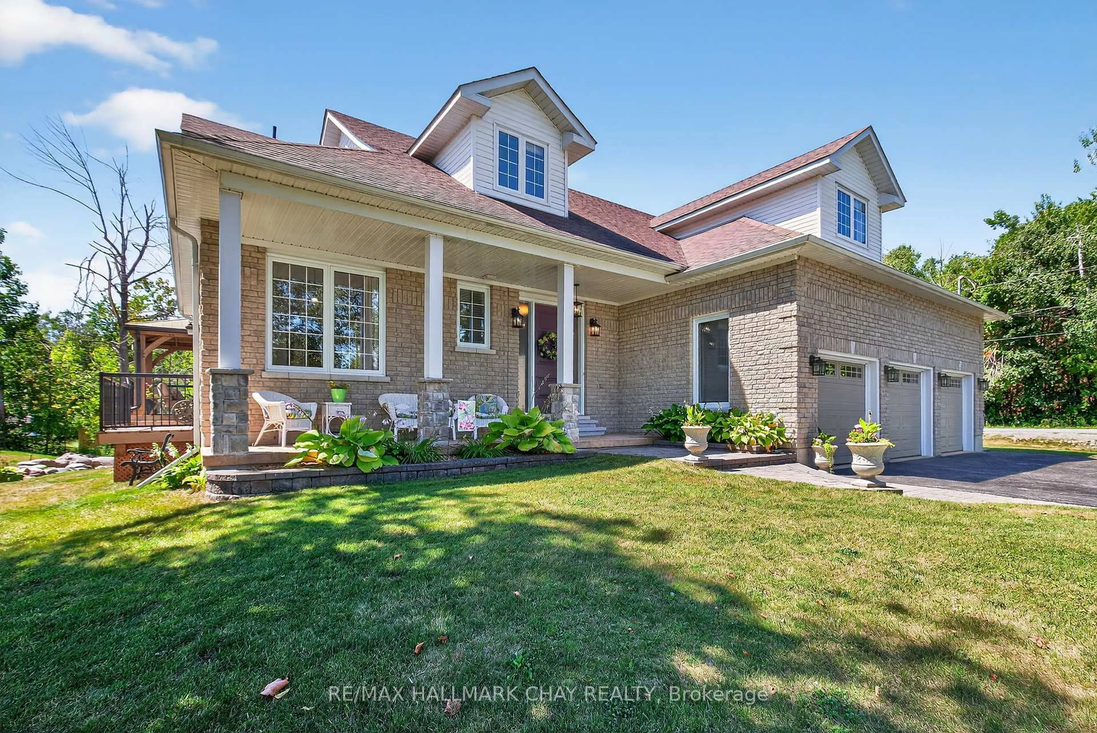 Home with brick exterior material, street for 2 Mariposa Cres, Oro-Medonte Ontario L0L 1T0