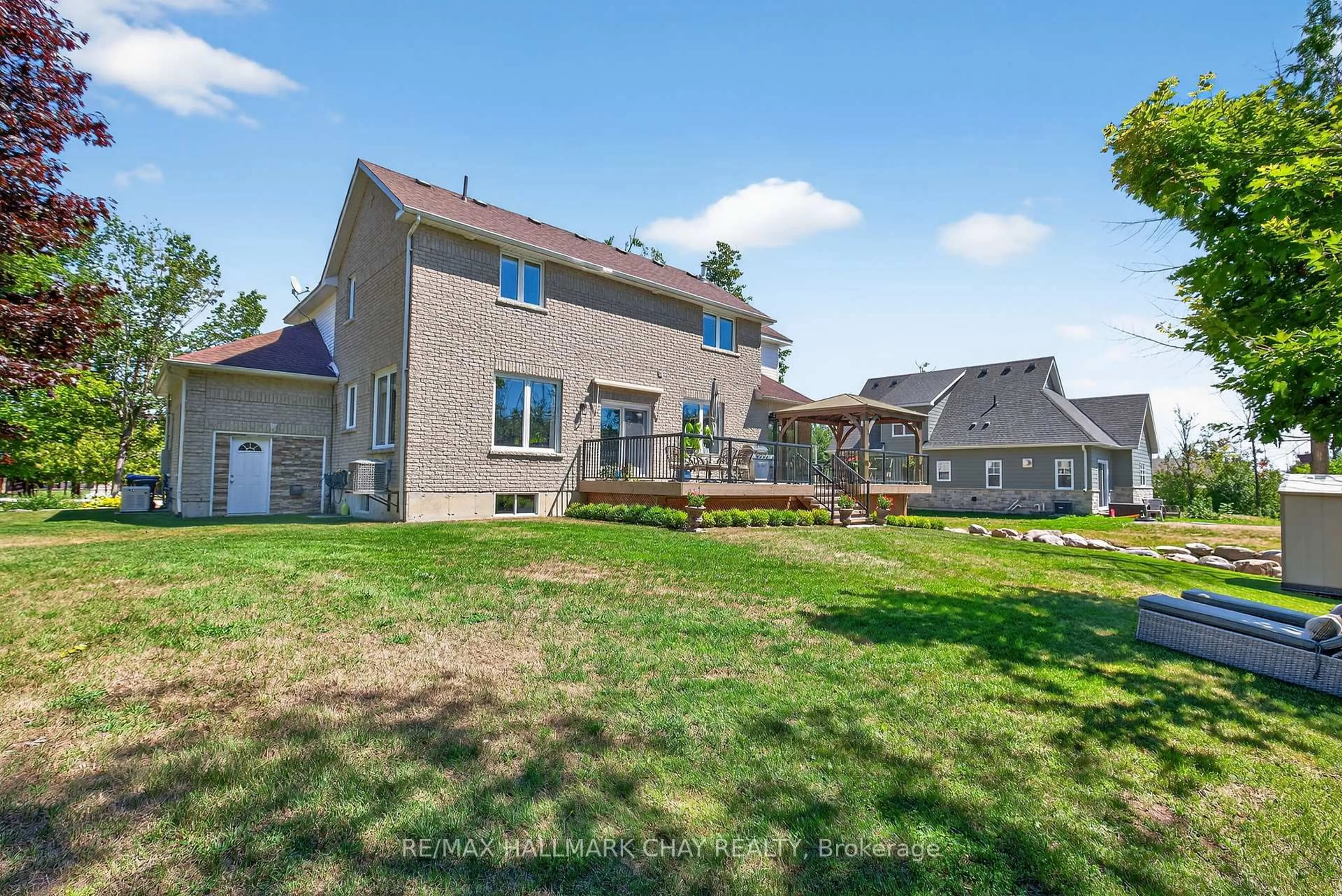 A pic from outside/outdoor area/front of a property/back of a property/a pic from drone, street for 2 Mariposa Cres, Oro-Medonte Ontario L0L 1T0