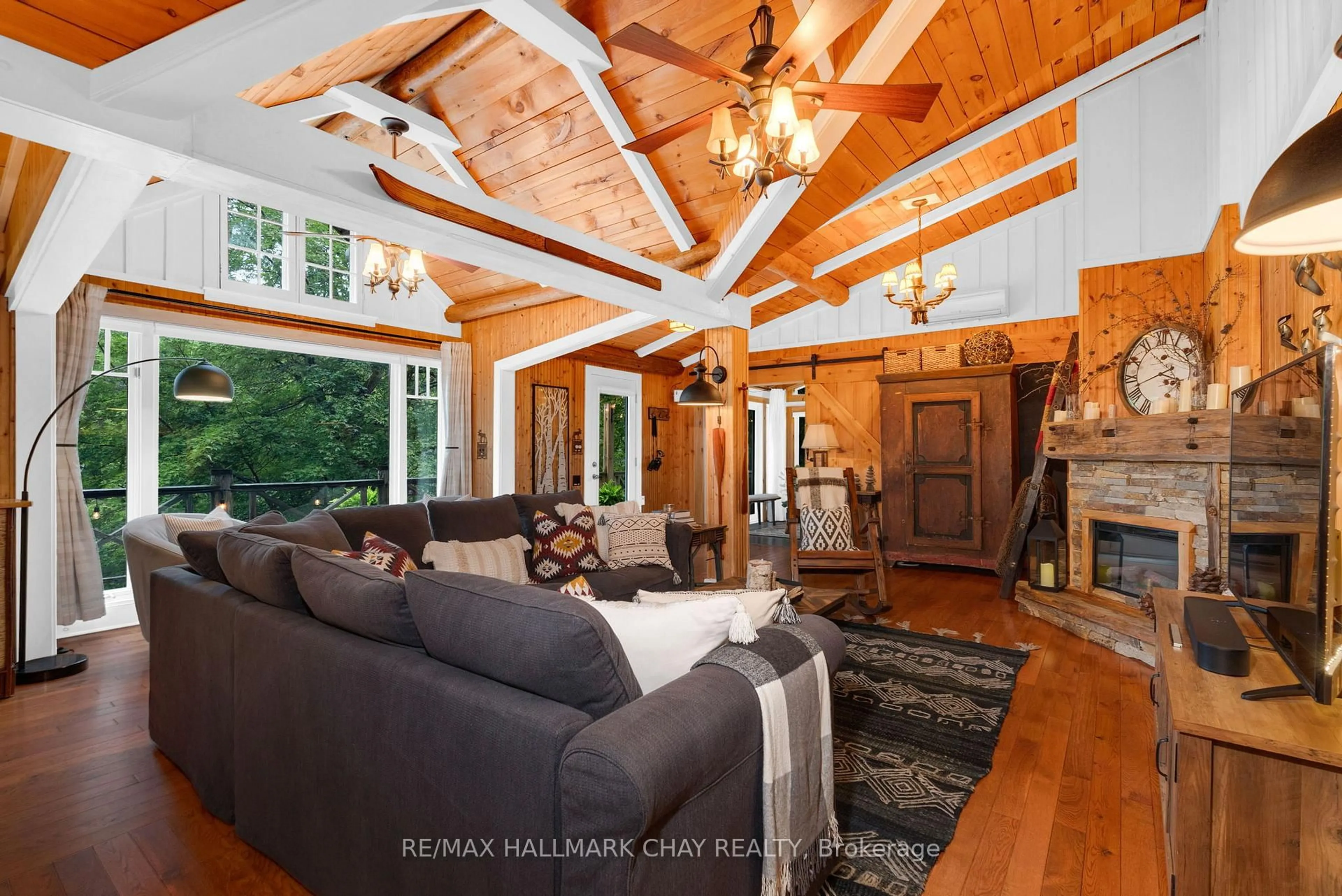 Living room with furniture, wood/laminate floor for 5304 Claresbridge Lane, Severn Ontario L0K 2B0