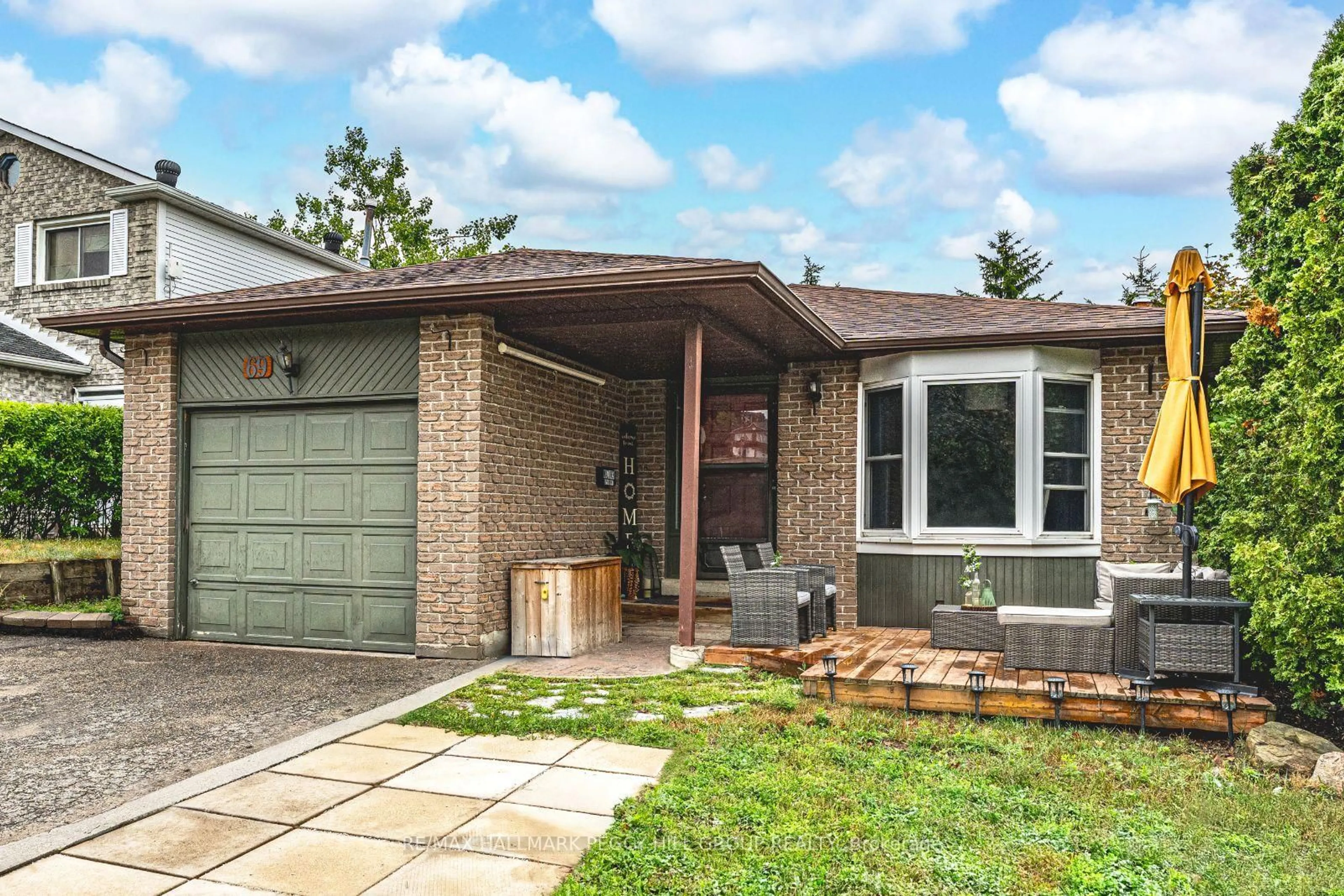 Home with brick exterior material, street for 69 Fox Ru, Barrie Ontario L4N 5L6