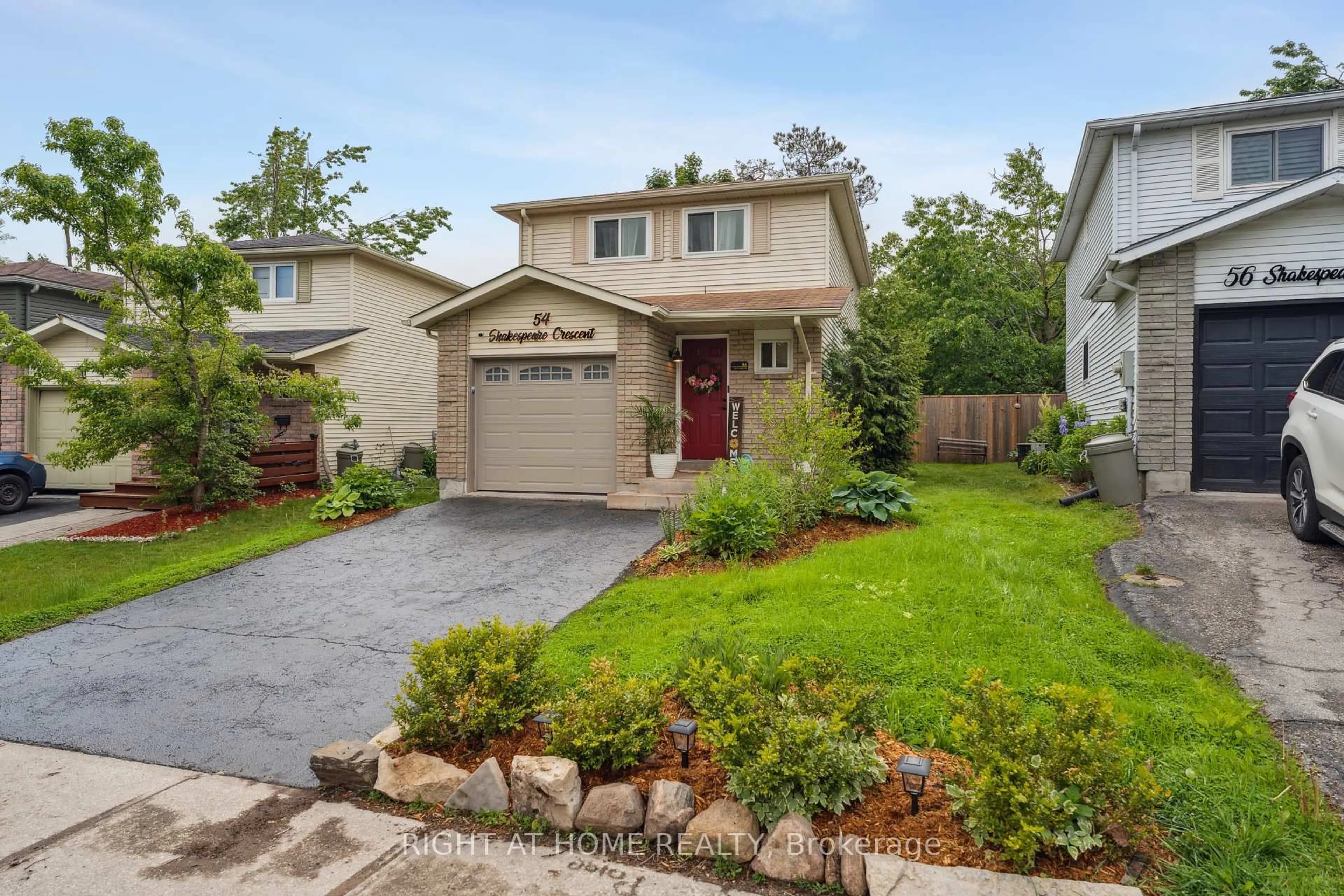 Unknown for 54 Shakespeare Cres, Barrie Ontario L4N 6C1