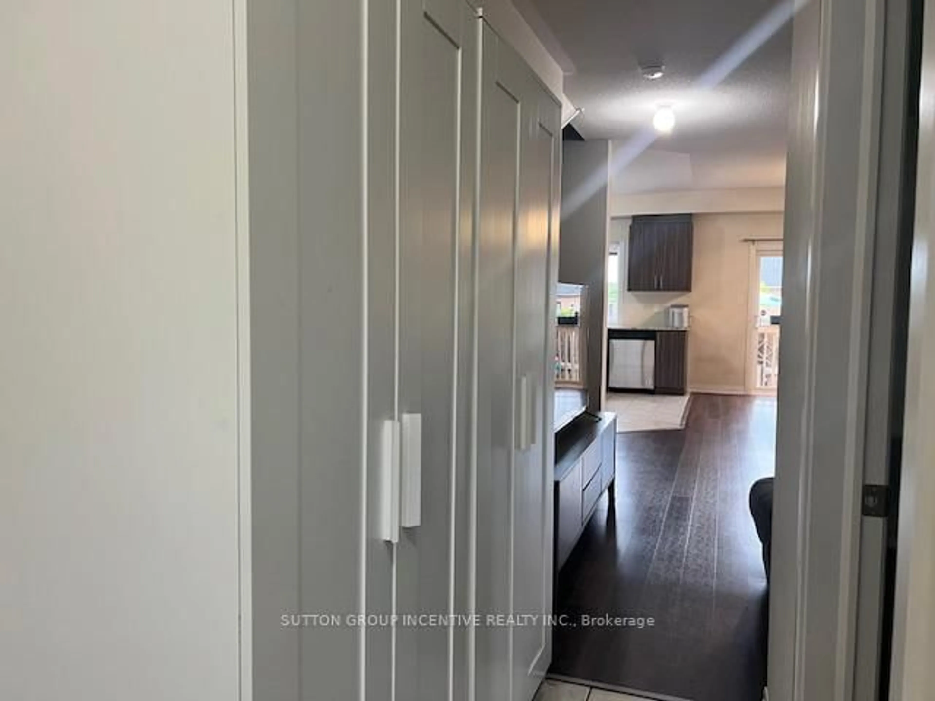 Indoor entryway for 3 Bedford Estates Cres, Barrie Ontario L4N 9K5