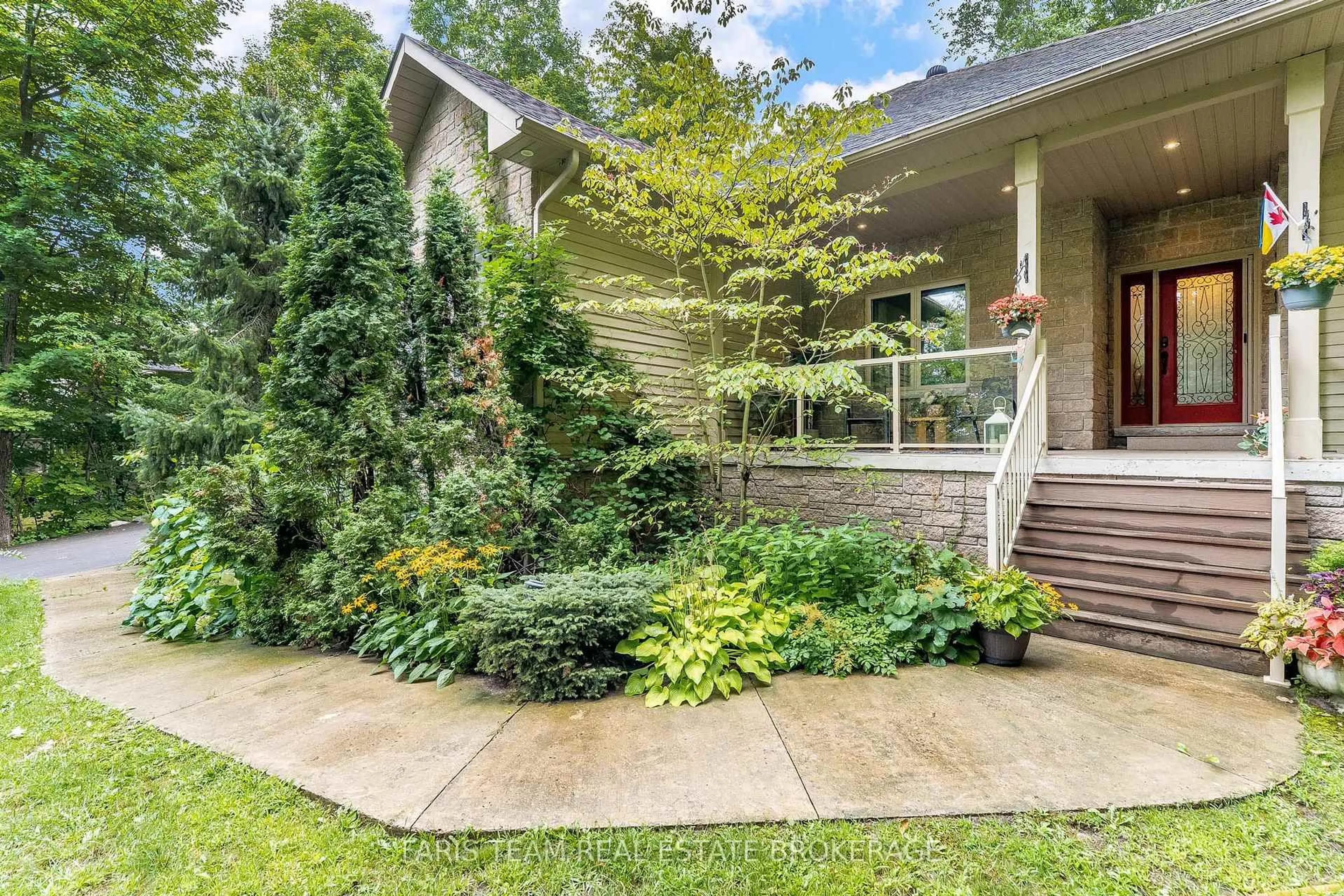 Patio, unknown for 193 Gilwood Park Dr, Penetanguishene Ontario L9M 1Z3