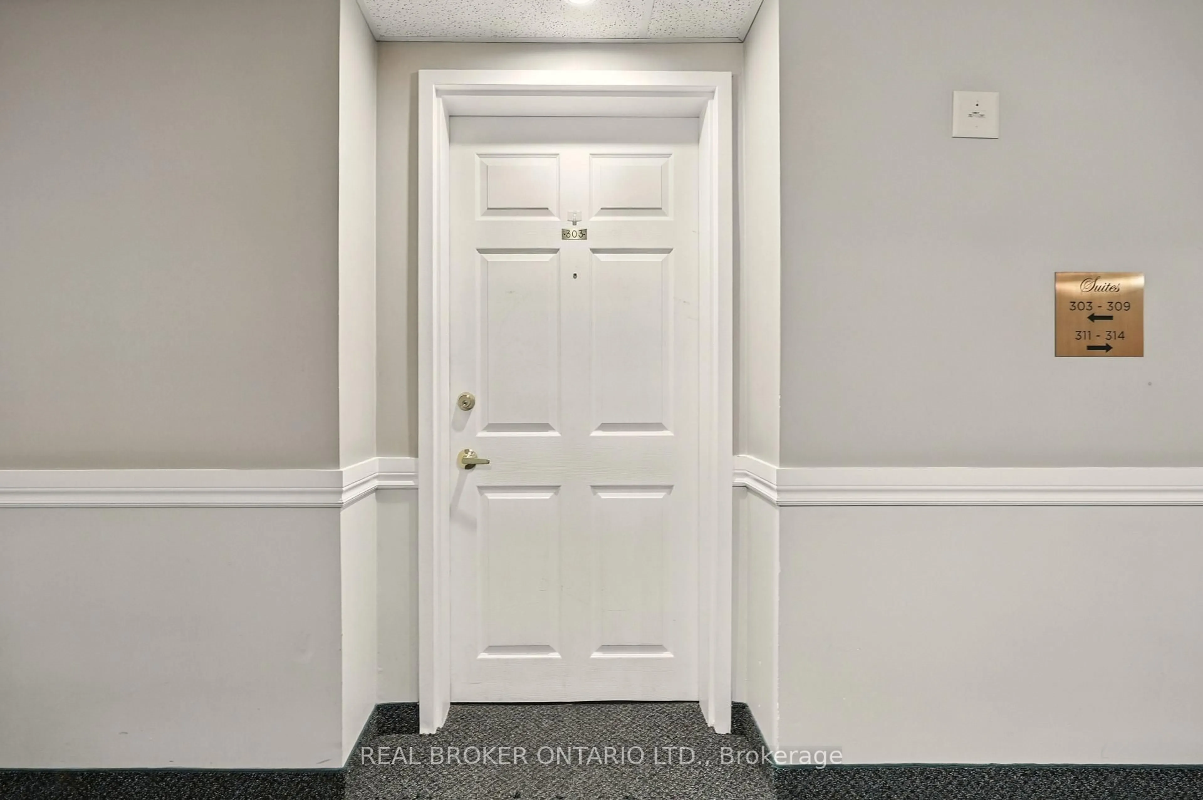 Indoor entryway for 49 Jacobs Terr #303, Barrie Ontario L4N 0W4
