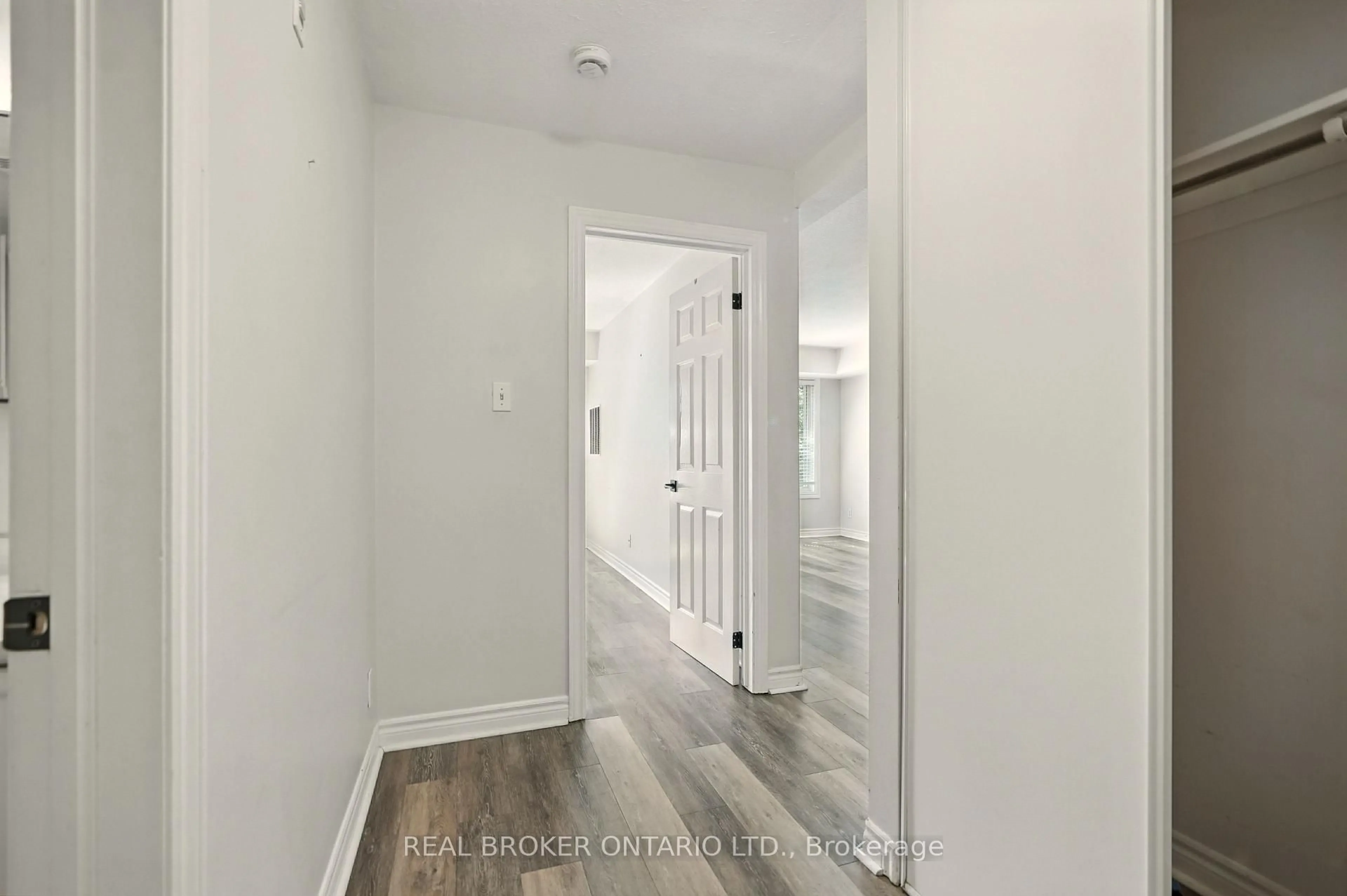 Indoor entryway for 49 Jacobs Terr #303, Barrie Ontario L4N 0W4