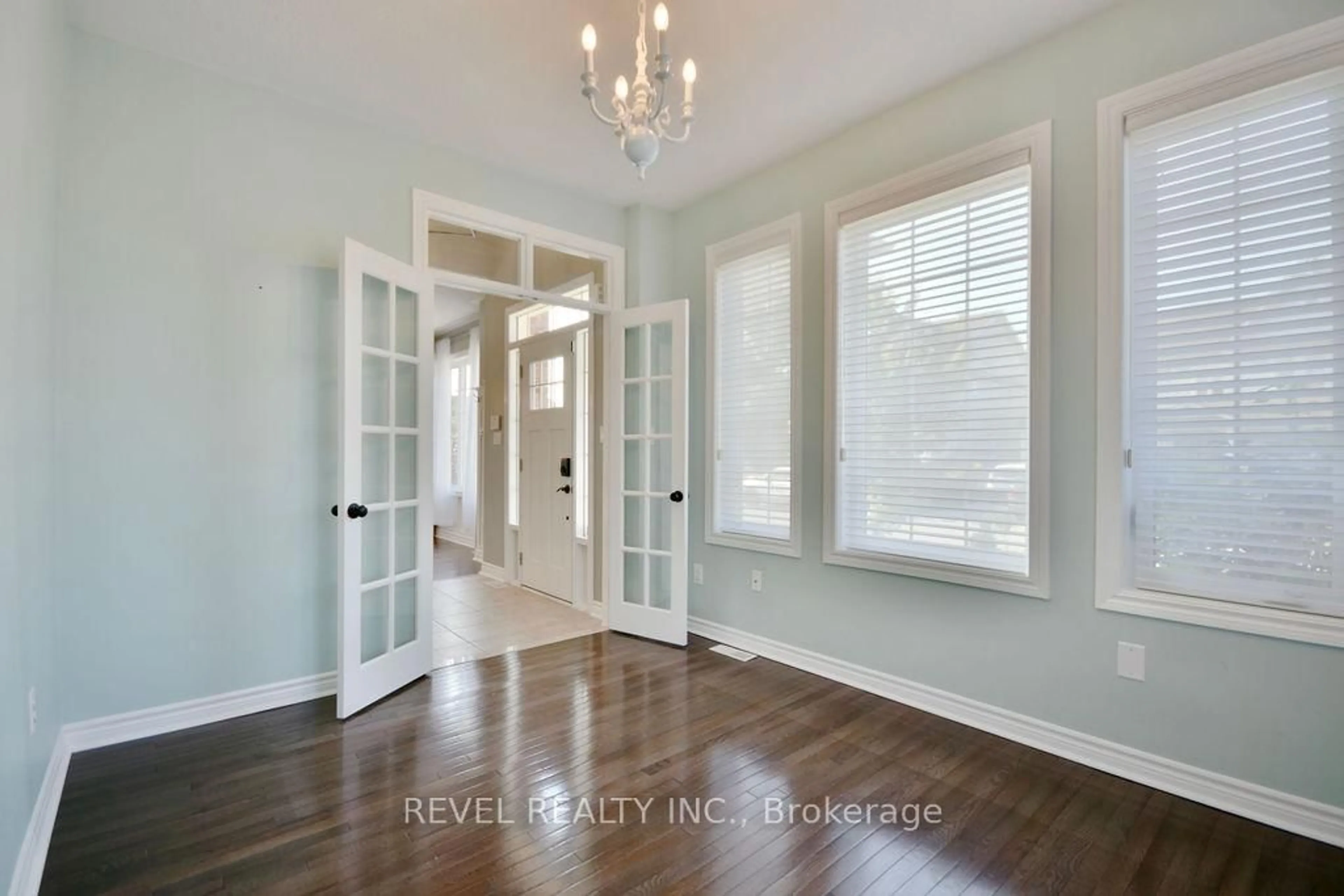 Indoor entryway for 166 SUCCESSION Cres, Barrie Ontario L4M 7H4