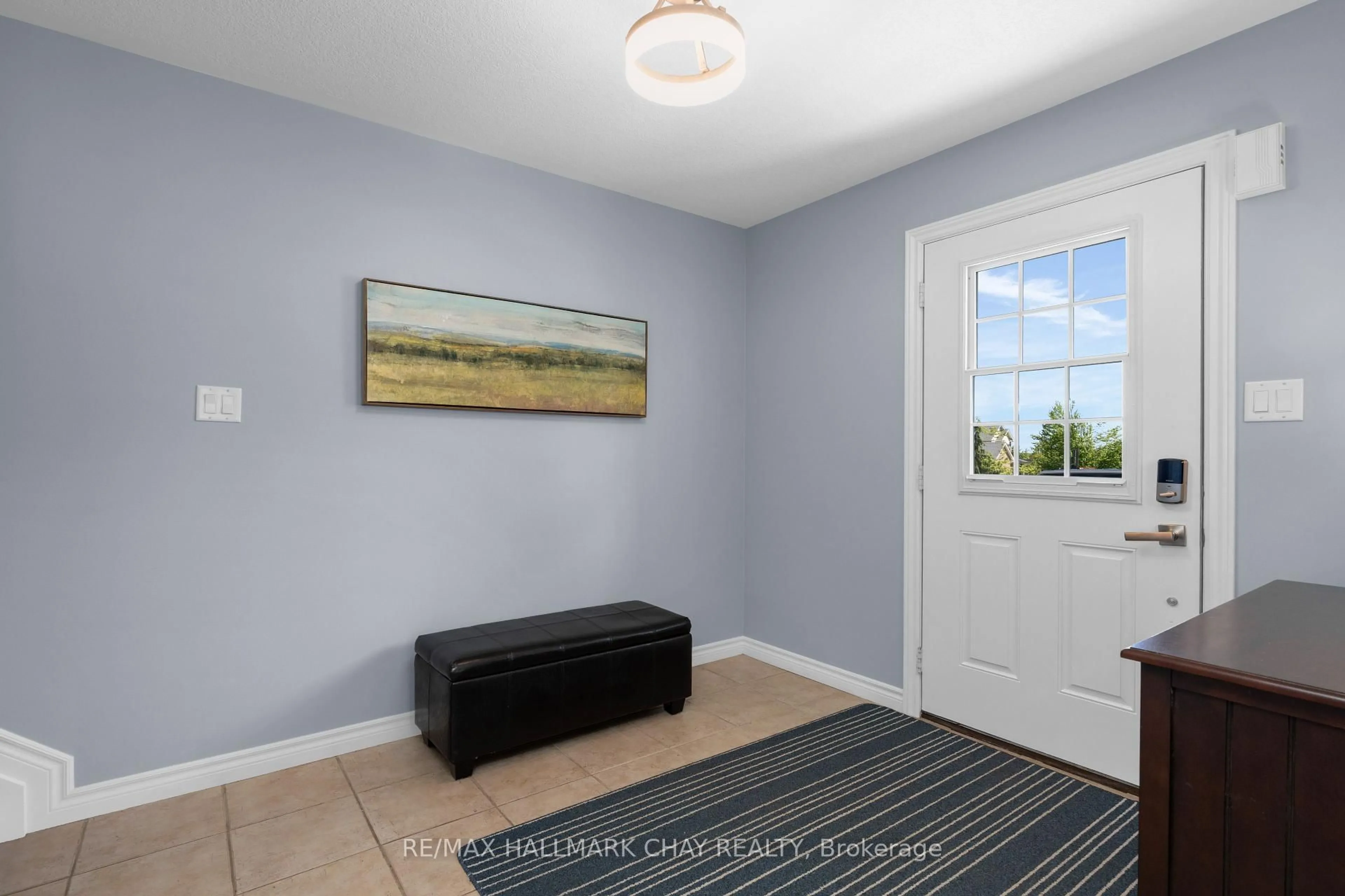 Indoor entryway for 8 Ash Crt, Oro-Medonte Ontario L0K 1E0