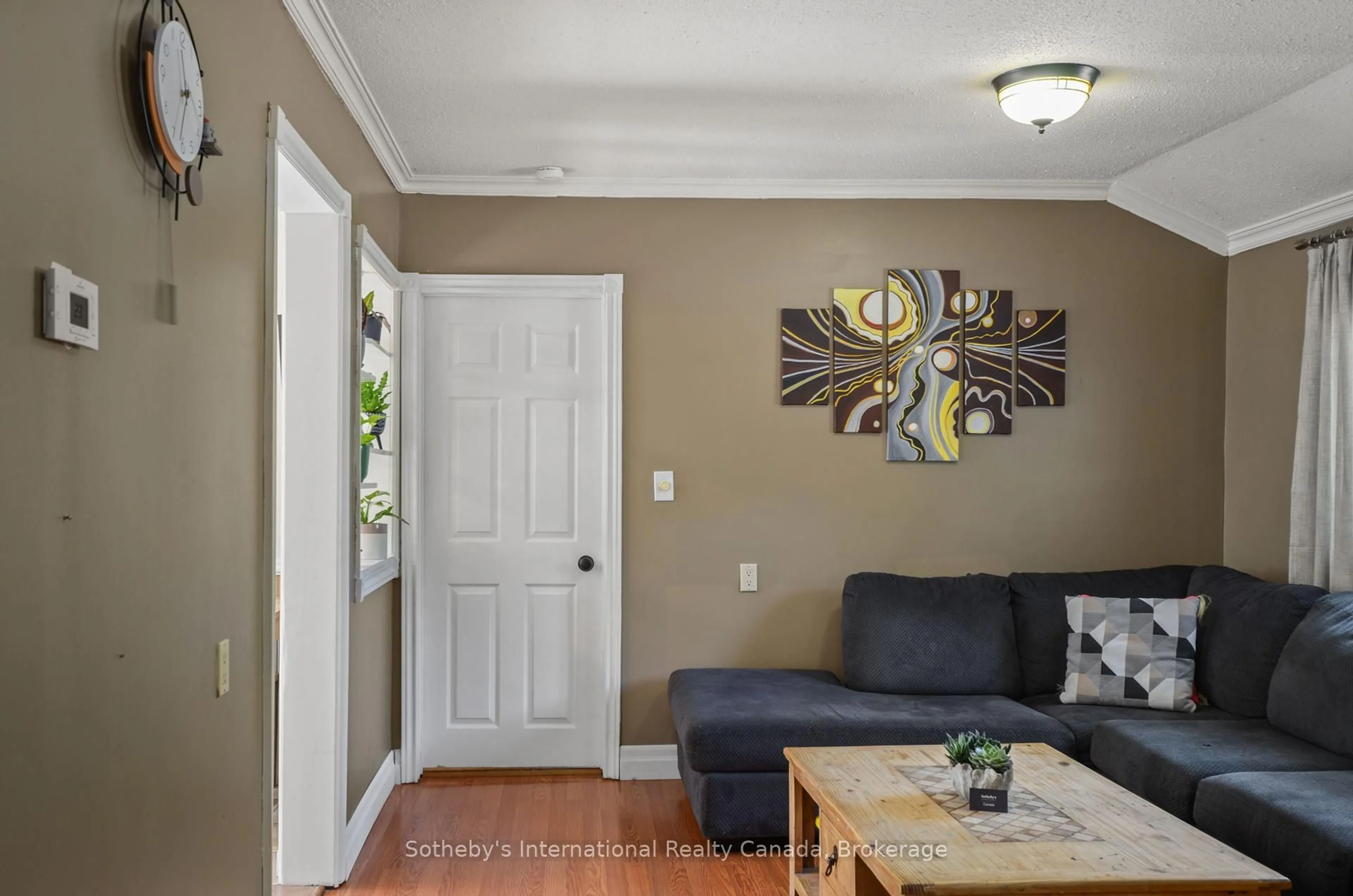 Living room with furniture, unknown for 116 Ninth St, Midland Ontario L4R 4B8