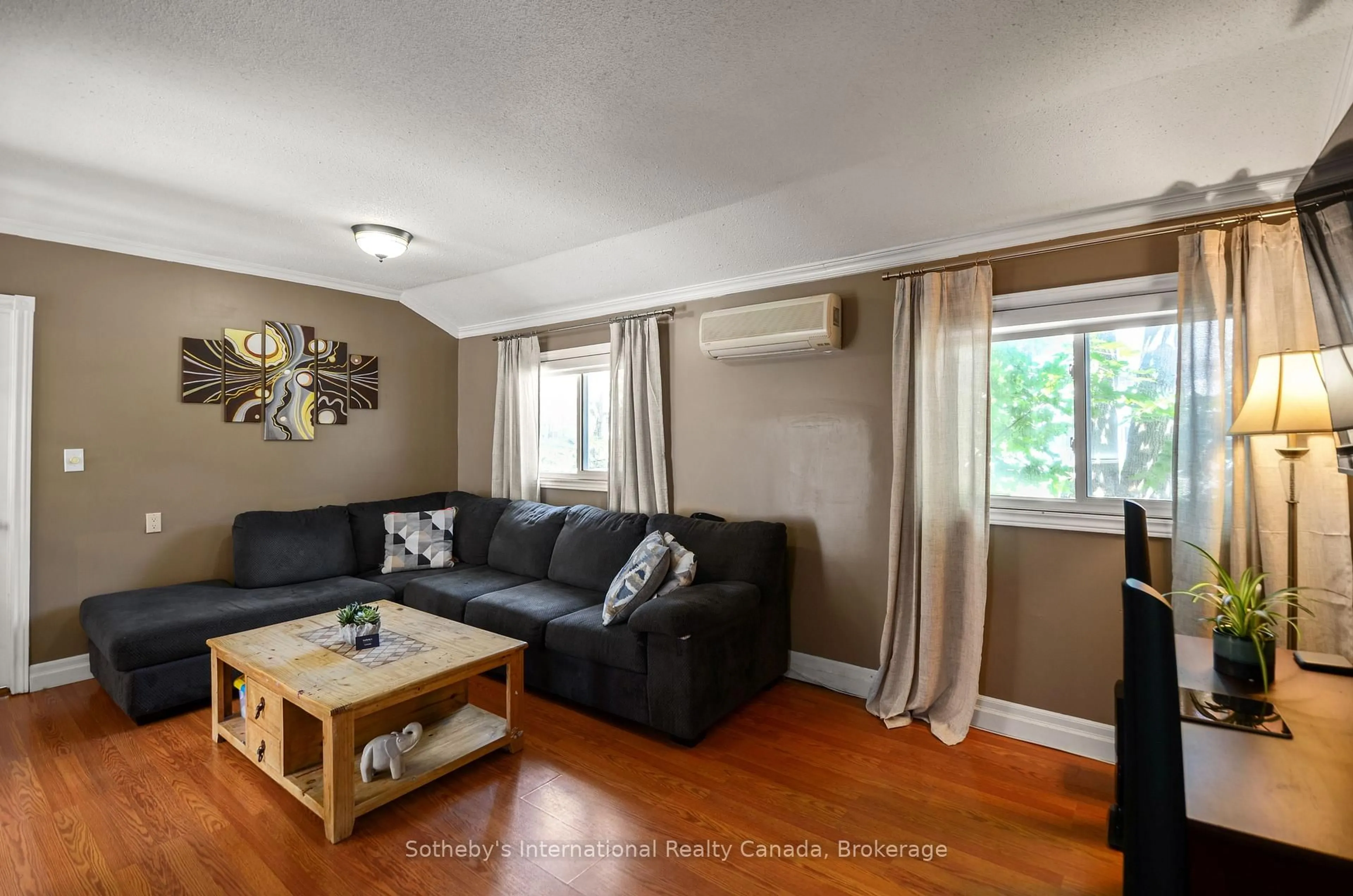 Living room with furniture, wood/laminate floor for 116 Ninth St, Midland Ontario L4R 4B8