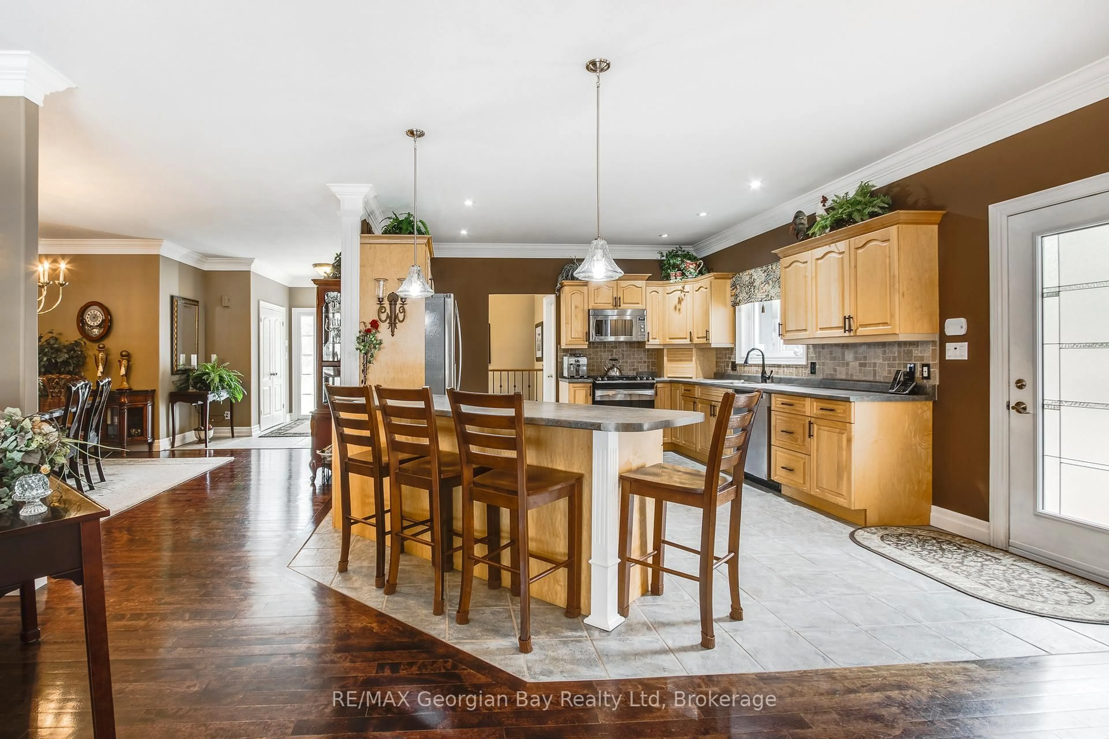 Open concept kitchen, ceramic/tile floor for 65 Mourning Dove Tr, Tiny Ontario L0L 2J0