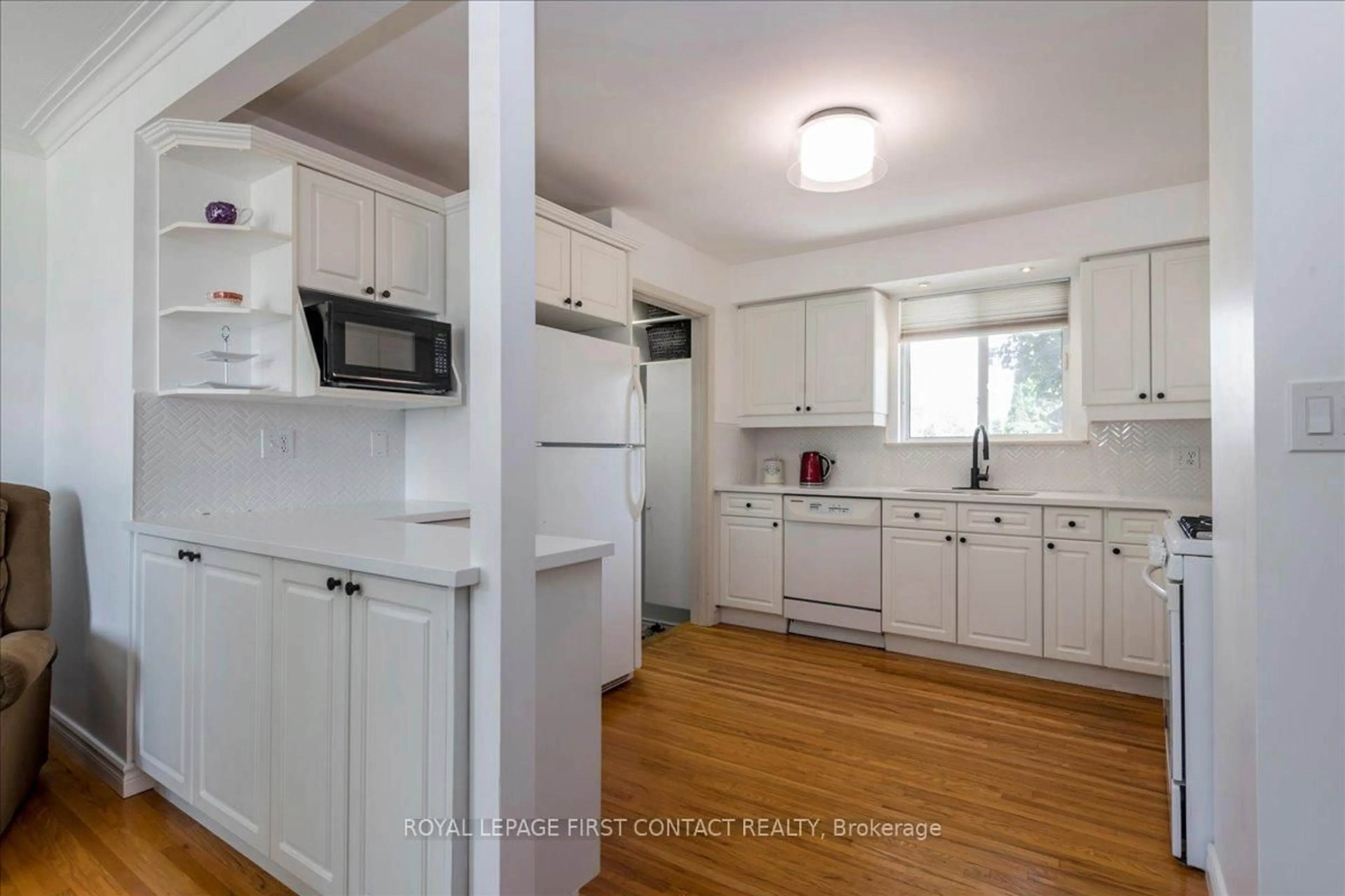 Standard kitchen, unknown for 591 Oak St, Collingwood Ontario L9Y 2Z2