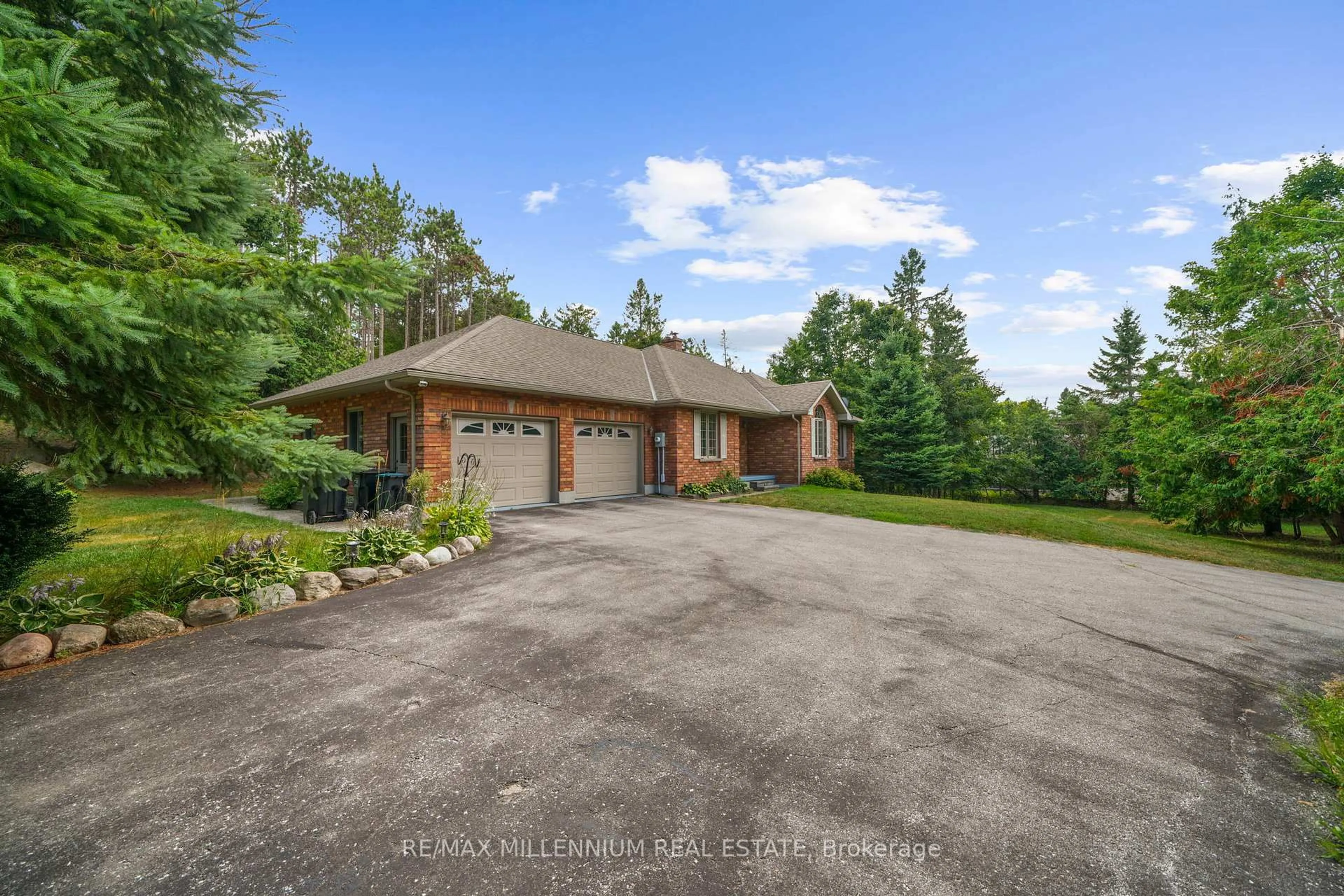 A pic from outside/outdoor area/front of a property/back of a property/a pic from drone, unknown for 5 Jermey Lane, Oro-Medonte Ontario L0L 1T0