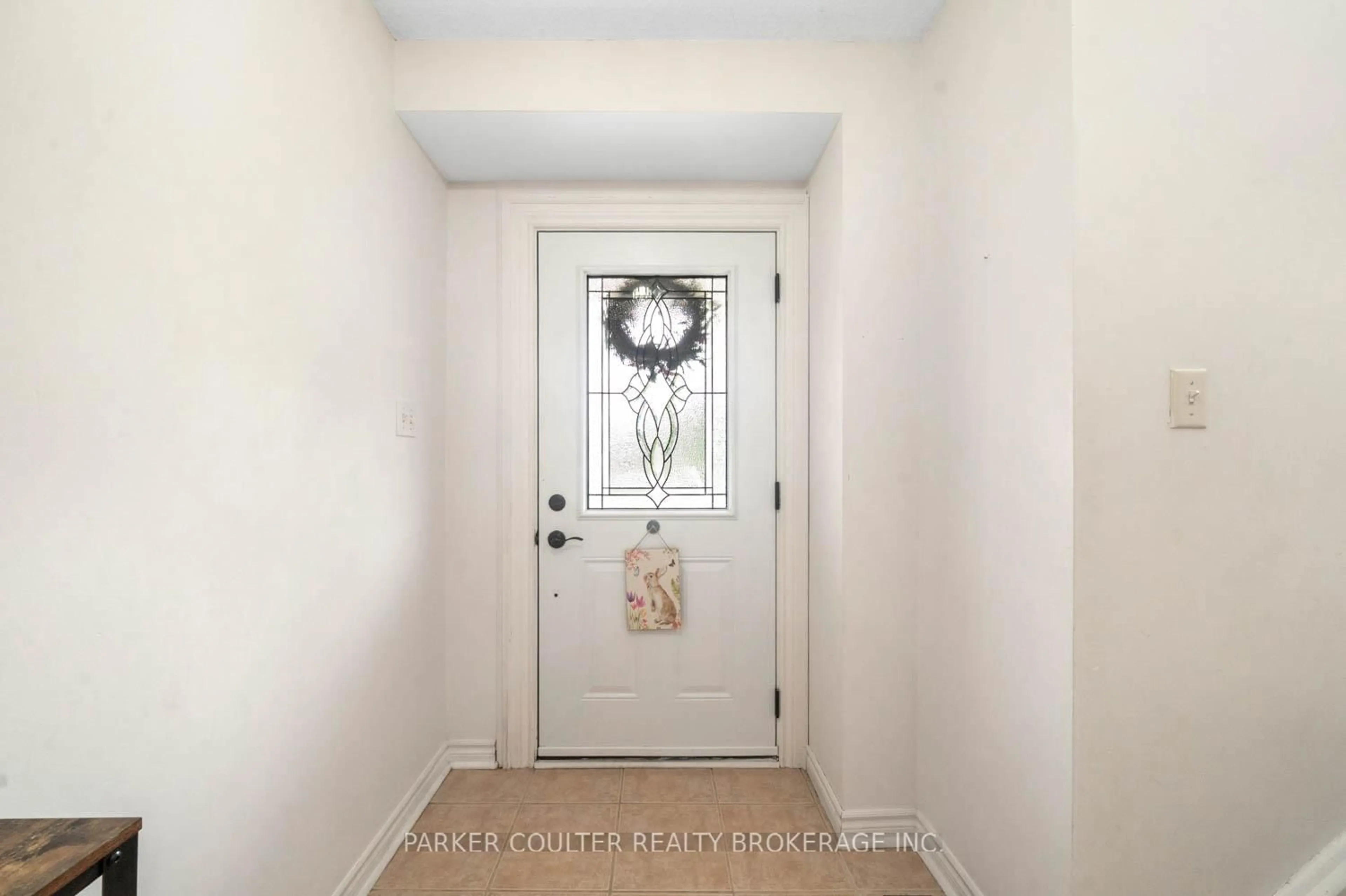 Indoor entryway for 84 Gore Dr, Barrie Ontario L4N 0A9