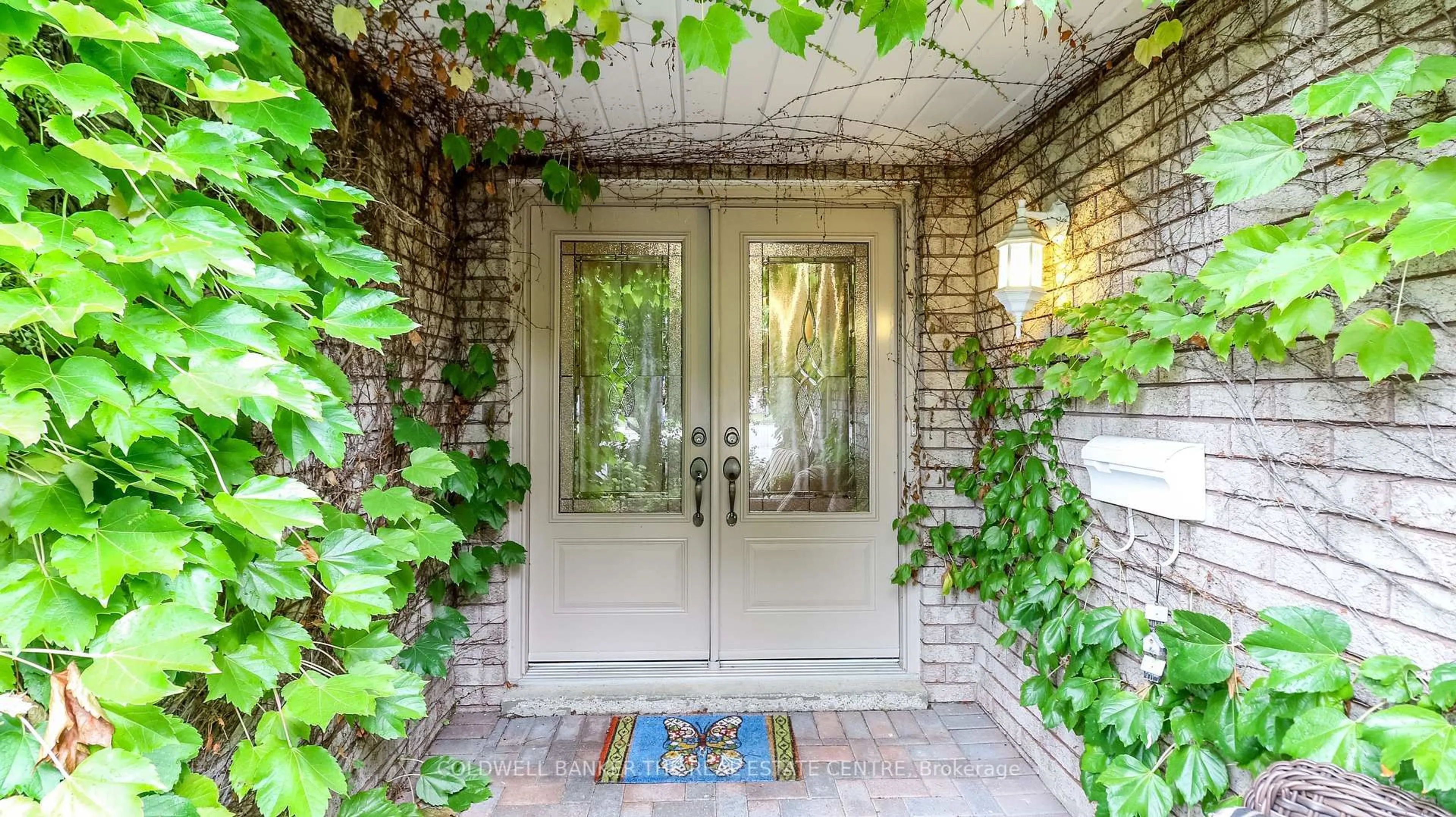 Indoor entryway for 12 Gordon Crt, Barrie Ontario L4N 7A4