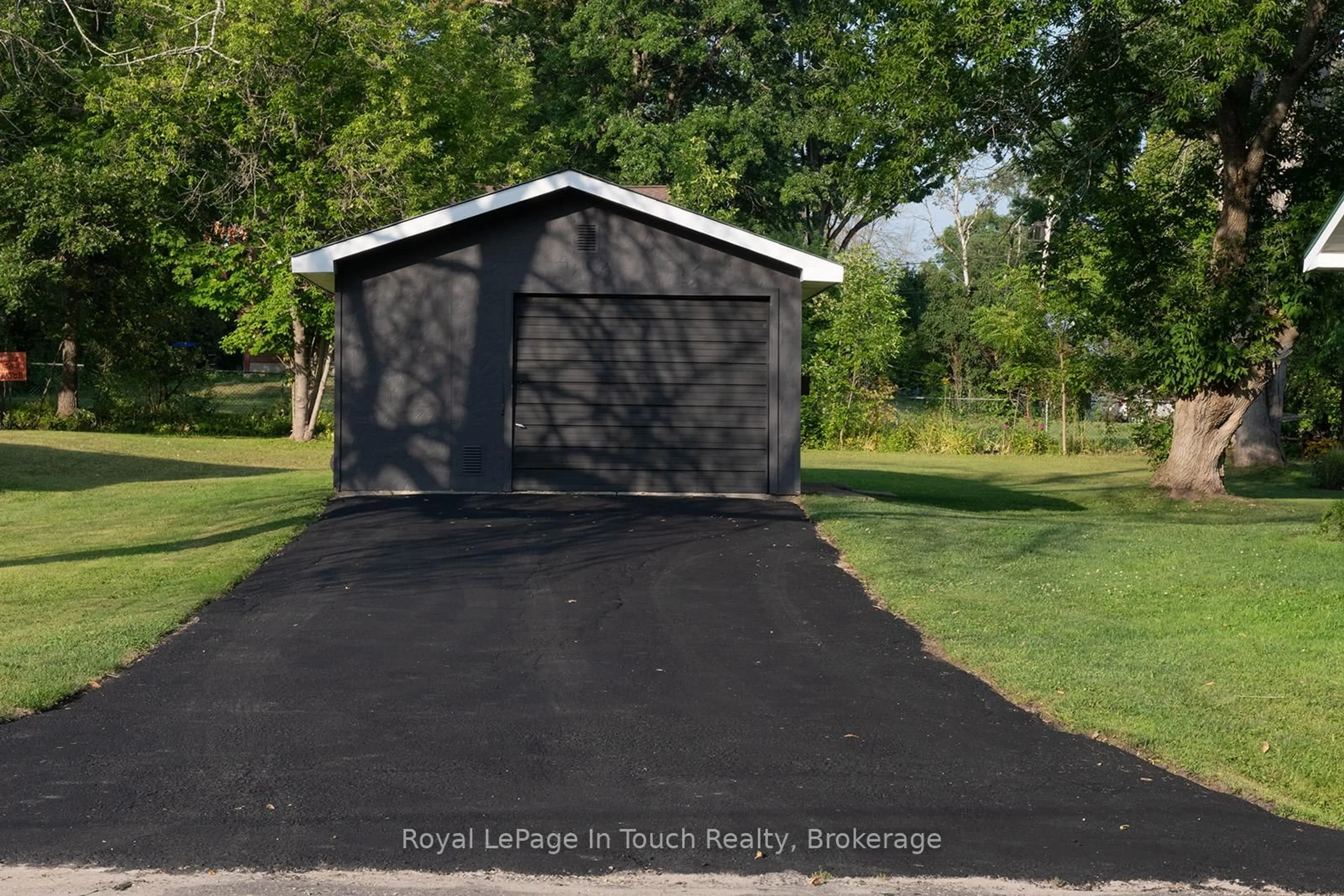 Shed for 3 Cyril Martin Pl, Severn Ontario L0K 1E0