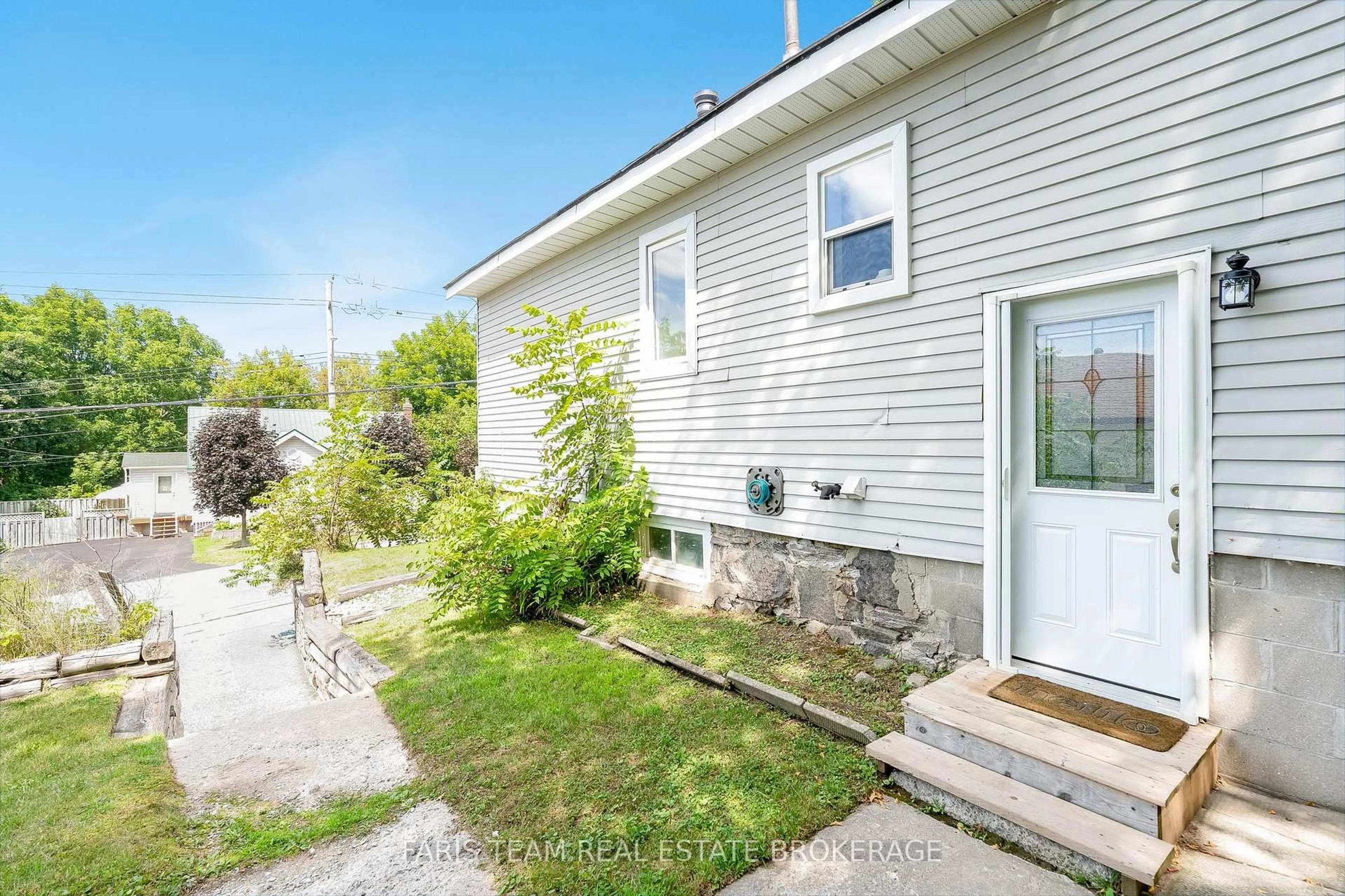 Unknown for 405 Bay St, Midland Ontario L4R 1K7