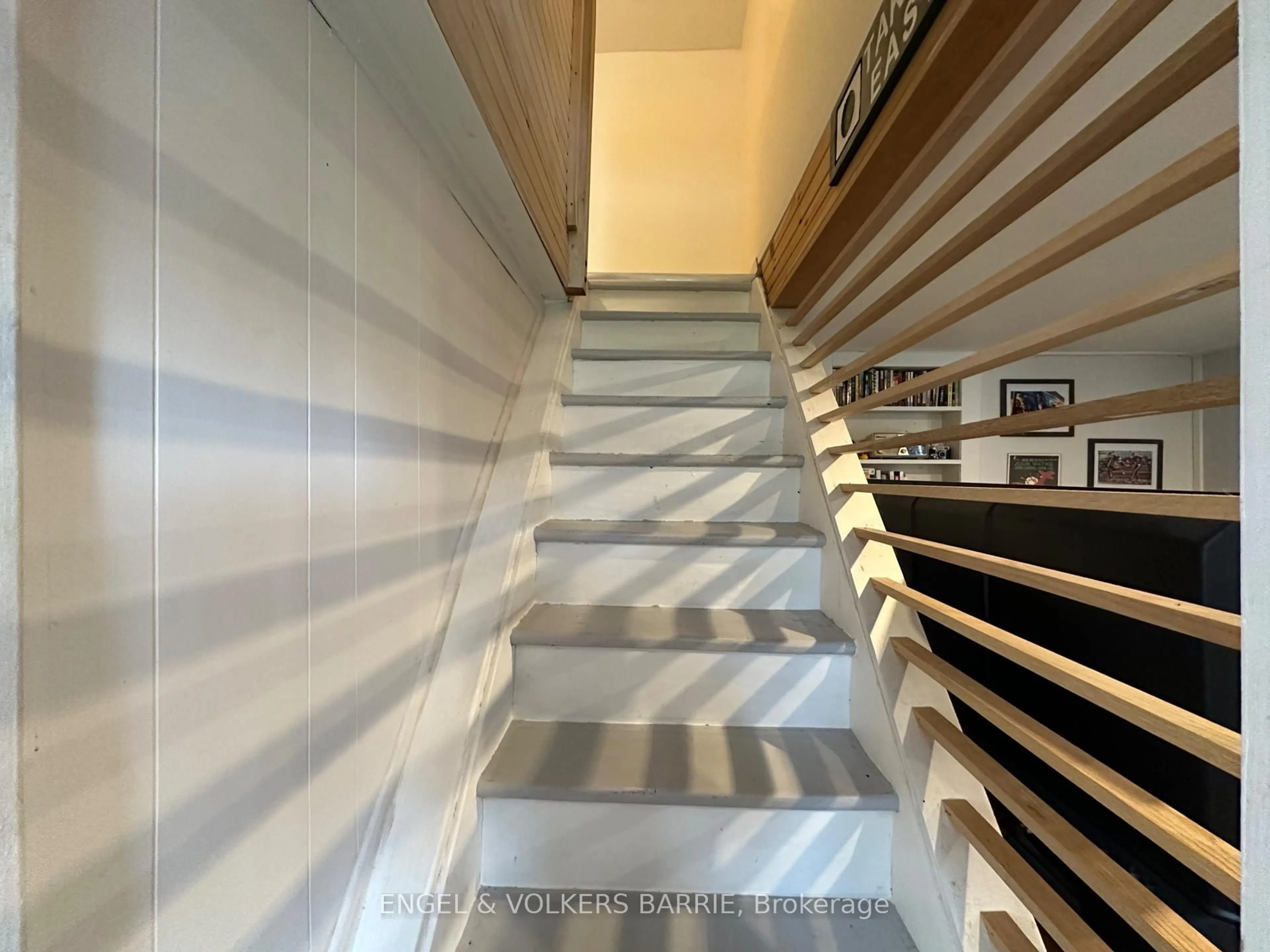 Stairs for 1040 124 COUNTY Rd, Clearview Ontario N0C 1M0