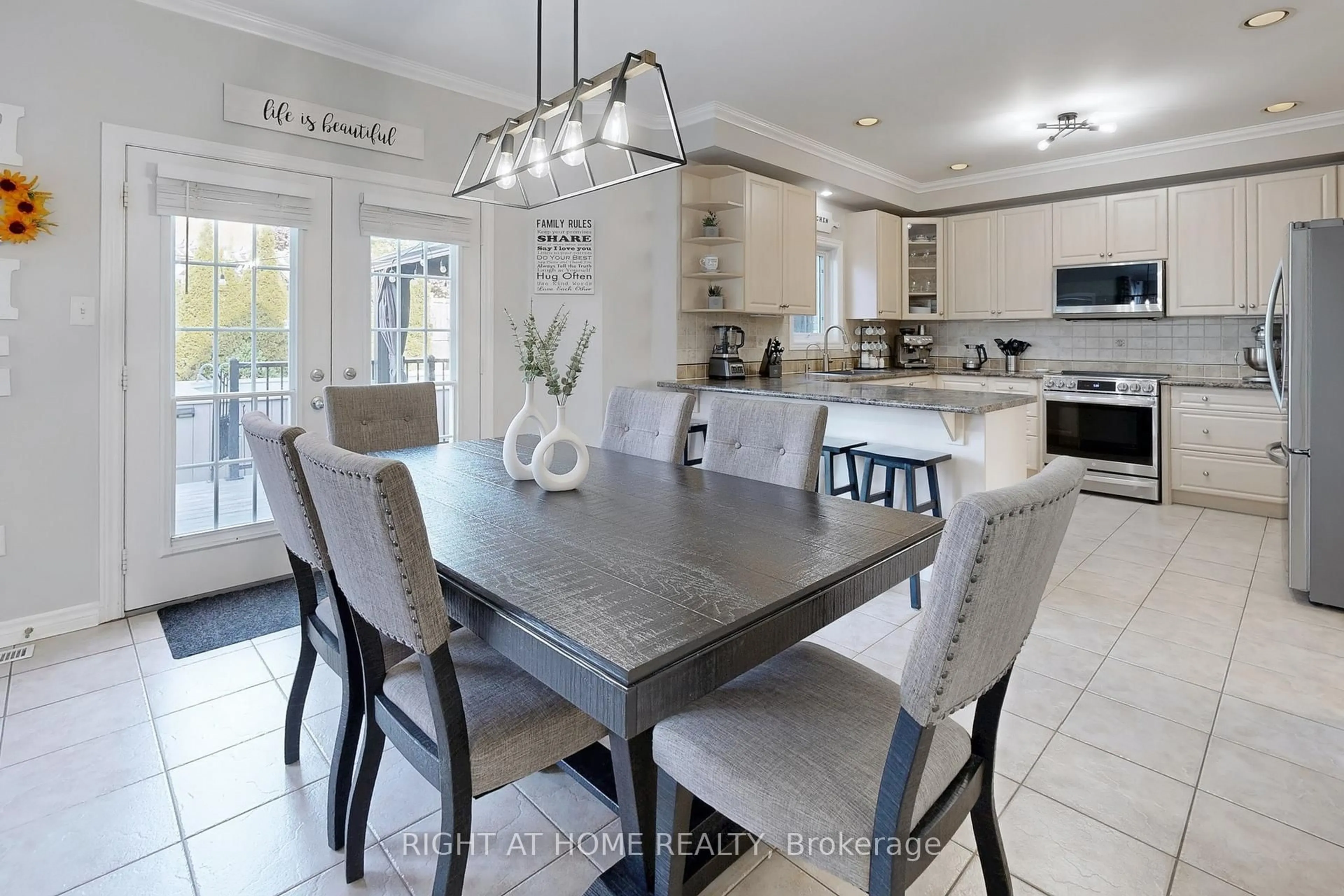 Open concept kitchen, ceramic/tile floor for 418 Mapleton Ave, Barrie Ontario L4N 0Z9