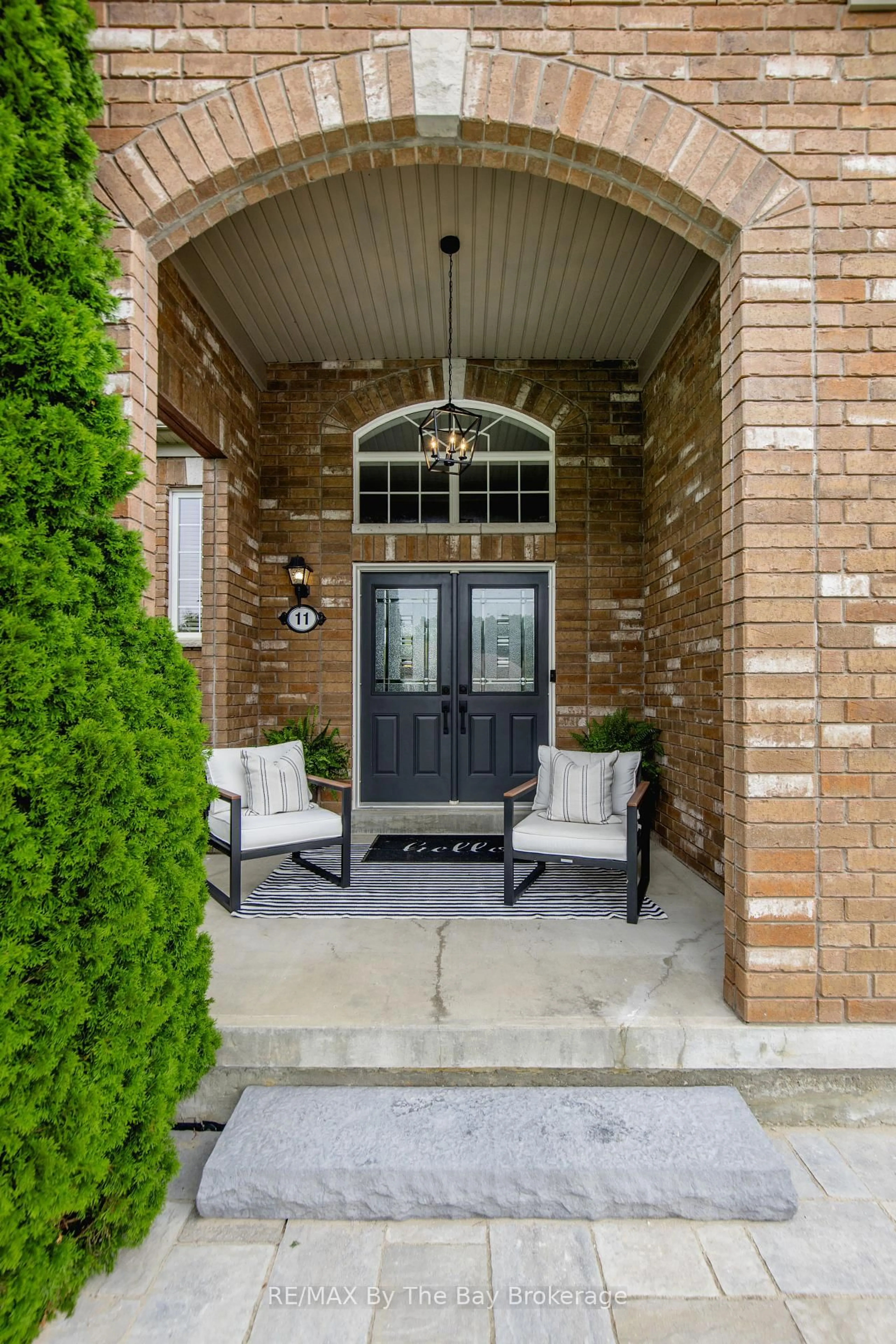 Indoor entryway for 11 Basswood Dr, Wasaga Beach Ontario L9Z 0A9