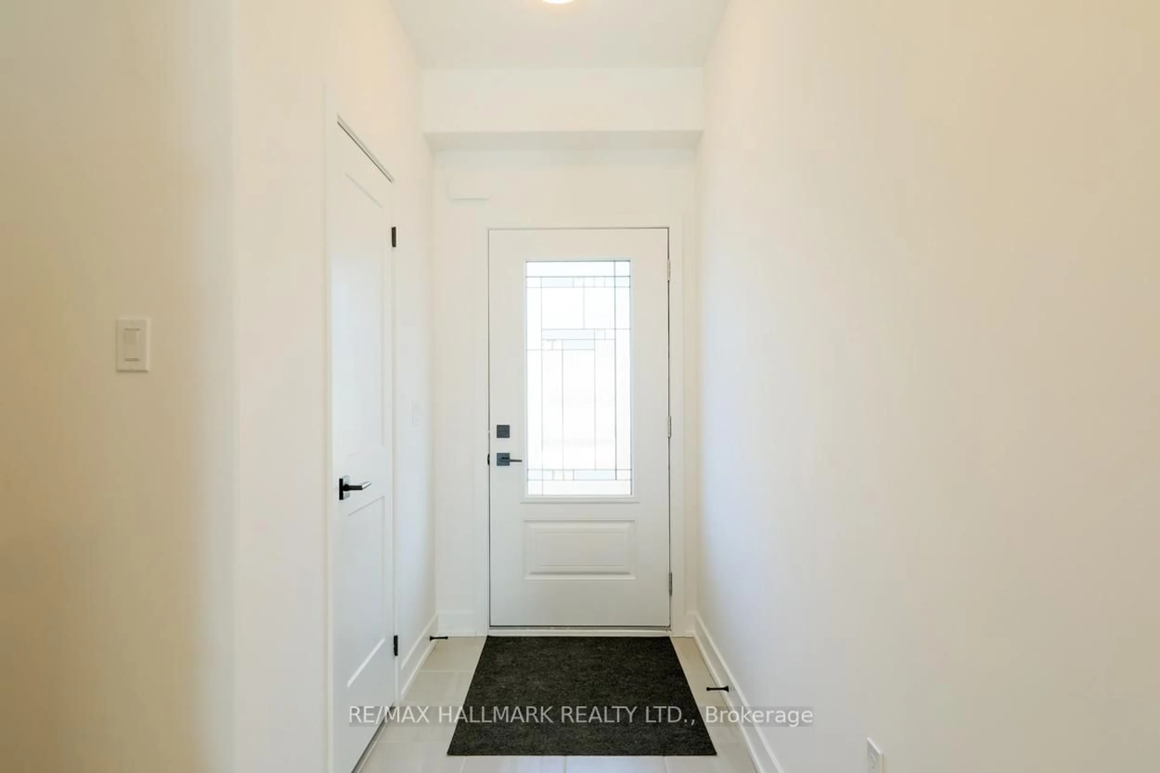 Indoor entryway for 43 Shipley Ave, Collingwood Ontario L9Y 5M7