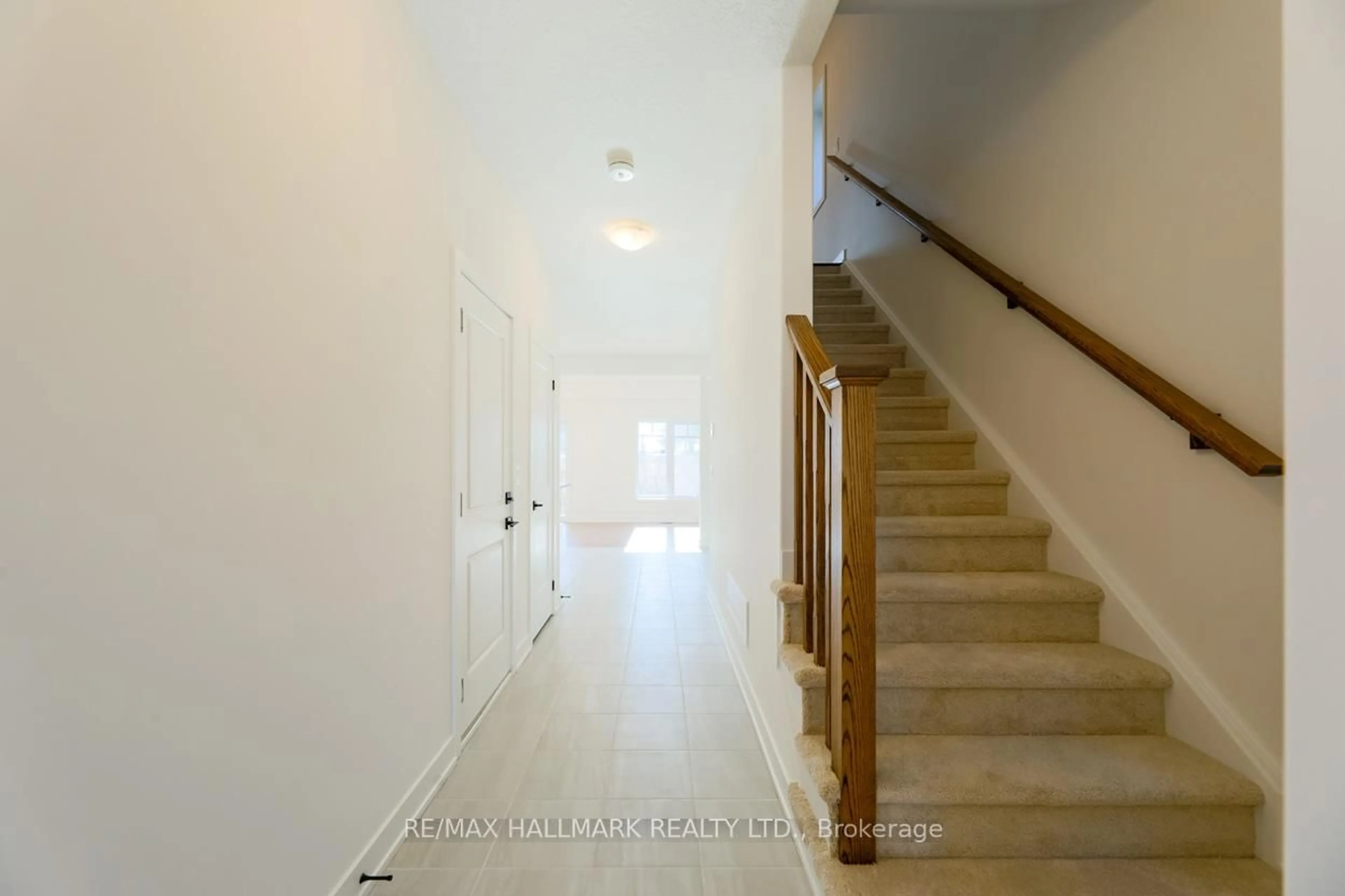 Indoor foyer for 43 Shipley Ave, Collingwood Ontario L9Y 5M7
