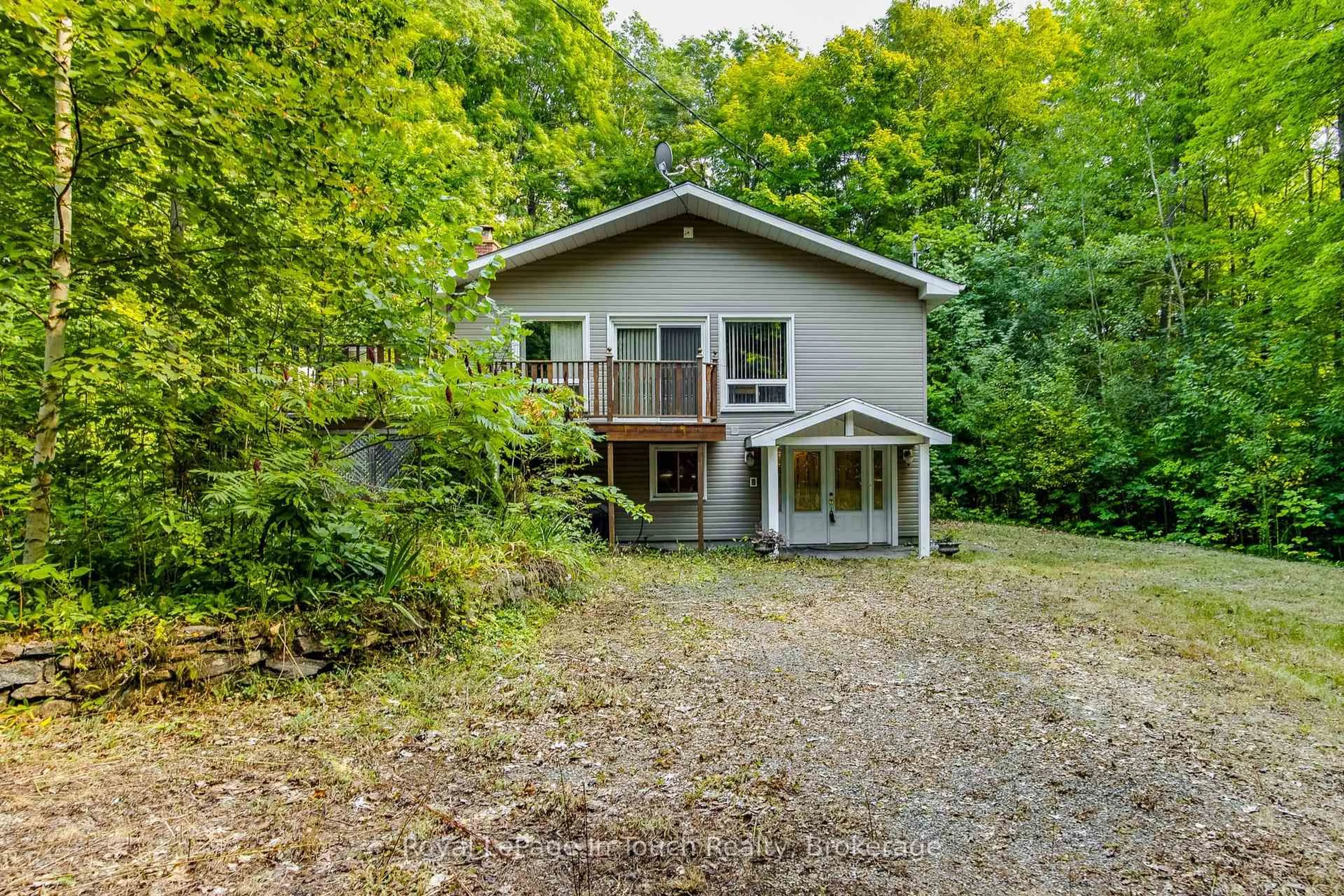 A pic from outside/outdoor area/front of a property/back of a property/a pic from drone, unknown for 5 Gary Crt, Tiny Ontario L9M 0H3