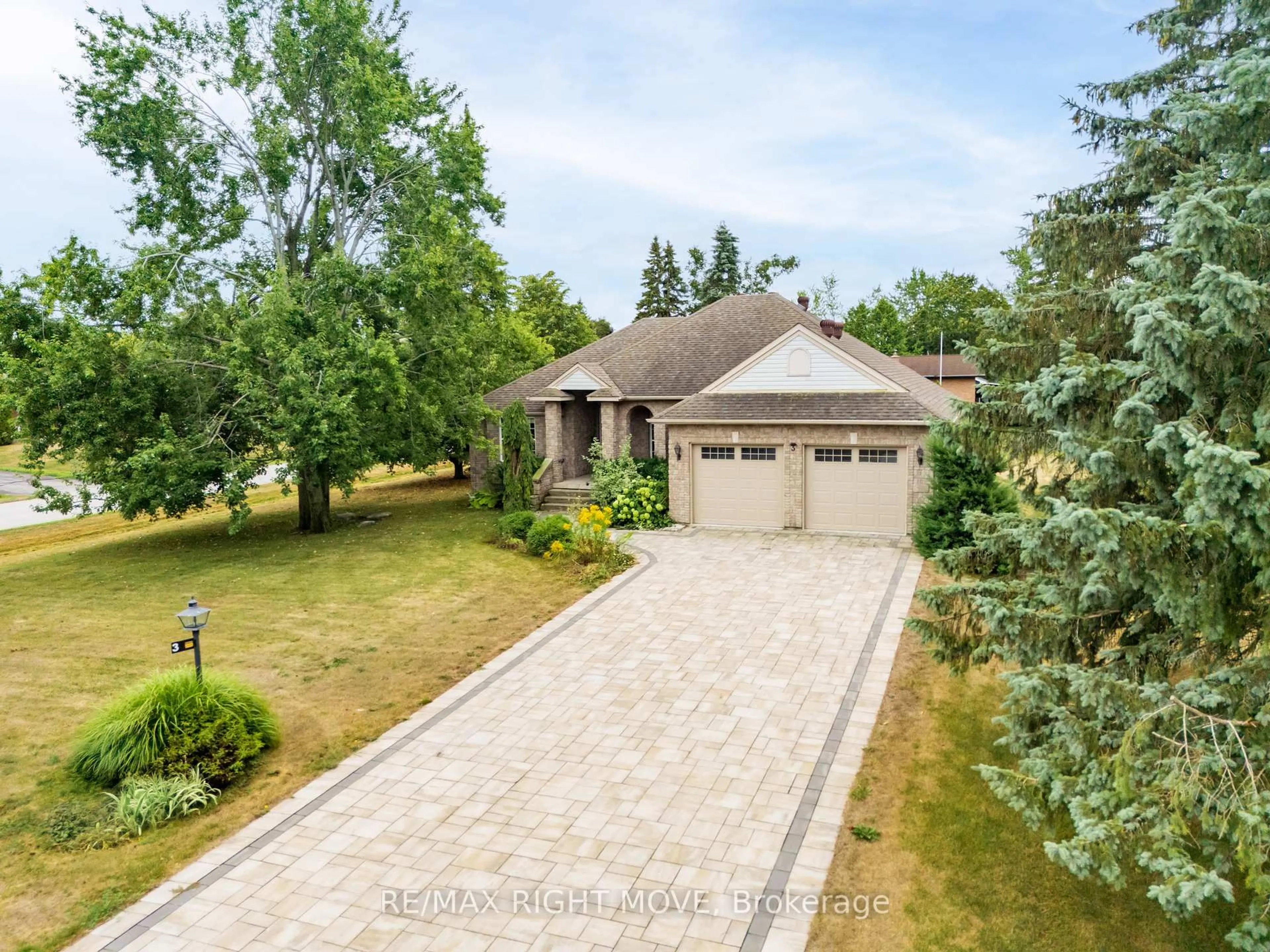 A pic from outside/outdoor area/front of a property/back of a property/a pic from drone, street for 3 Thicketwood Pl, Ramara Ontario L0K 1B0