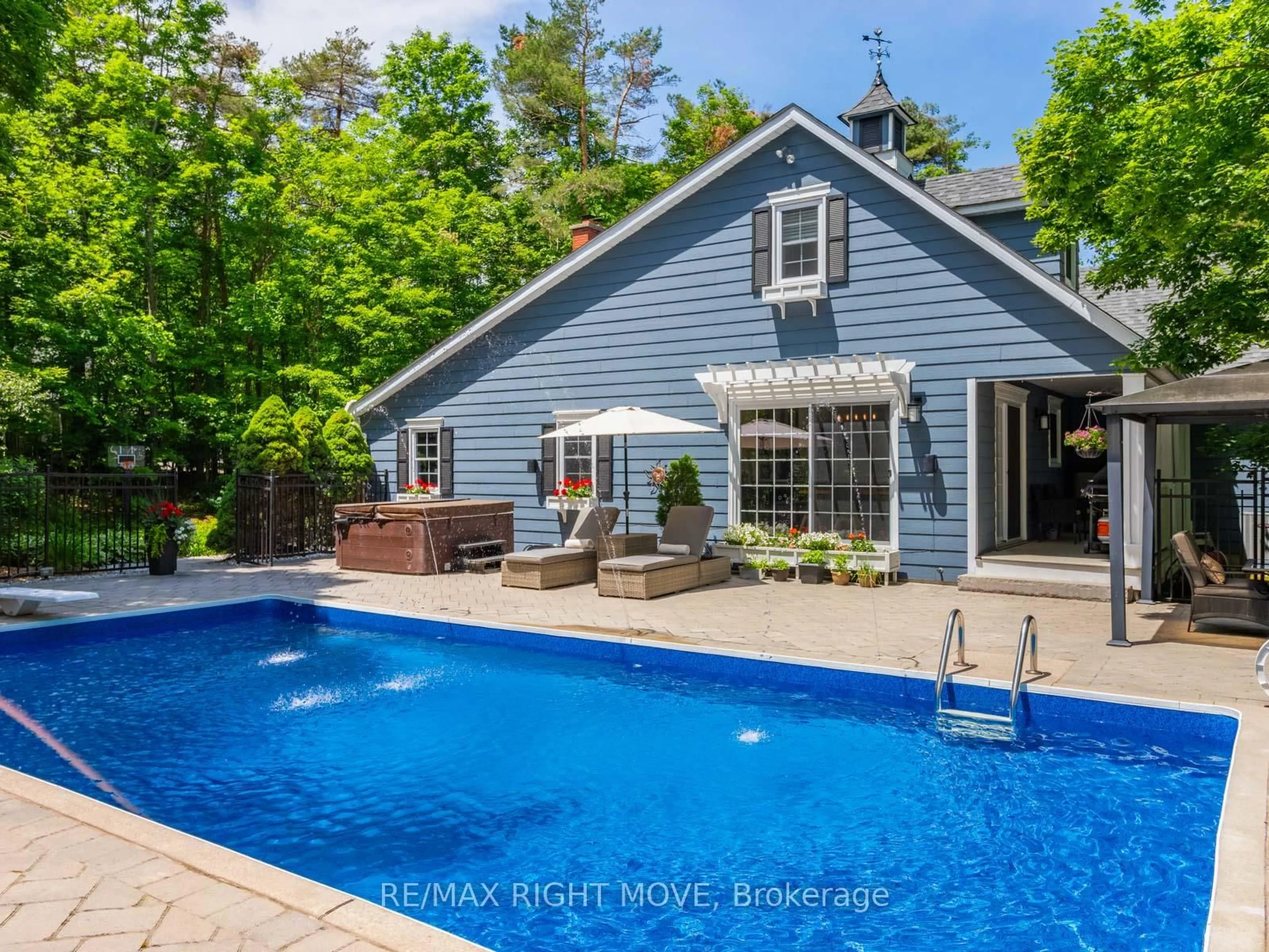 Home with vinyl exterior material, water/lake/river/ocean view for 1897 Marchmont Rd, Severn Ontario L3V 6H2