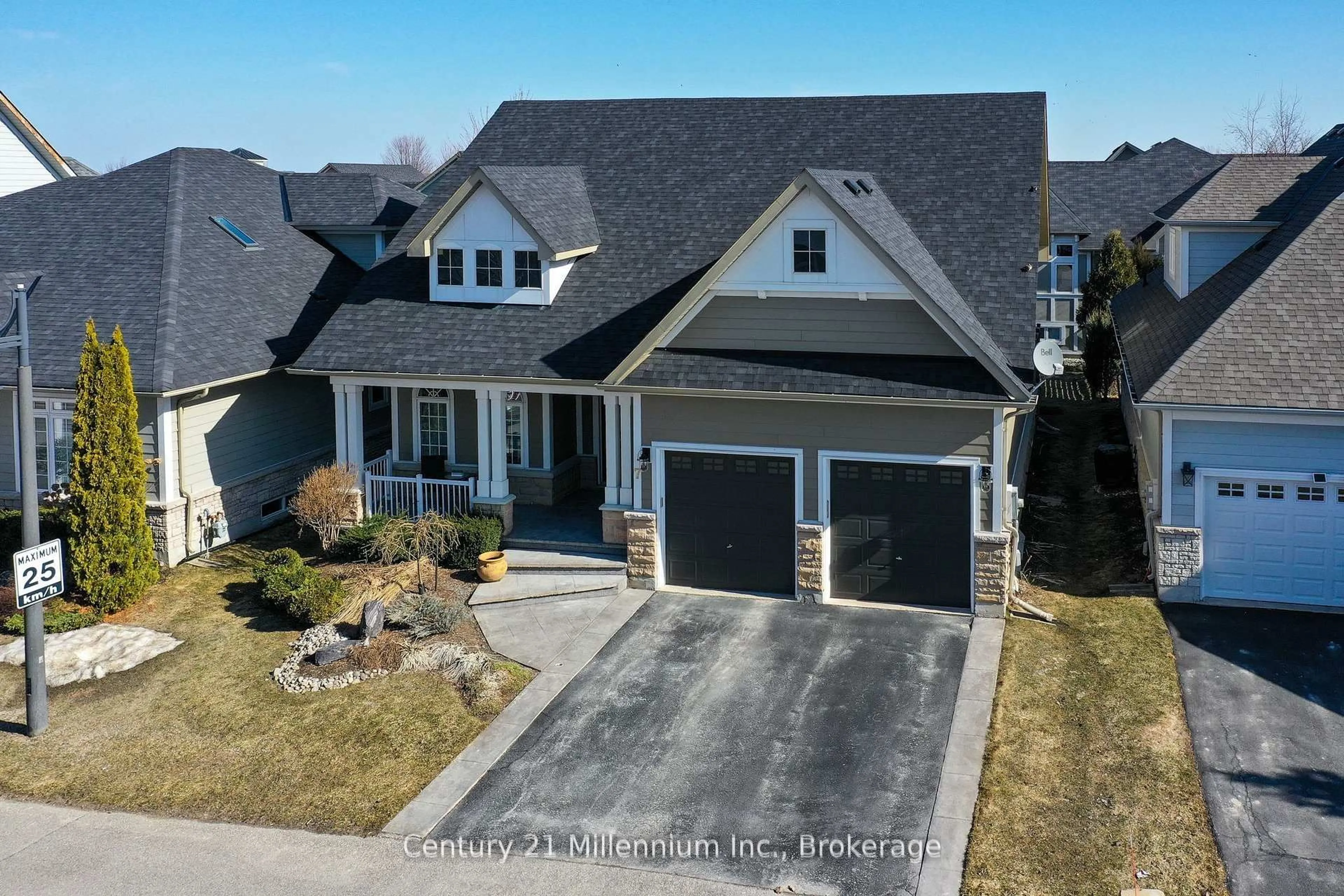 A pic from outside/outdoor area/front of a property/back of a property/a pic from drone, street for 7 Clubhouse Dr, Collingwood Ontario L9Y 4Z5