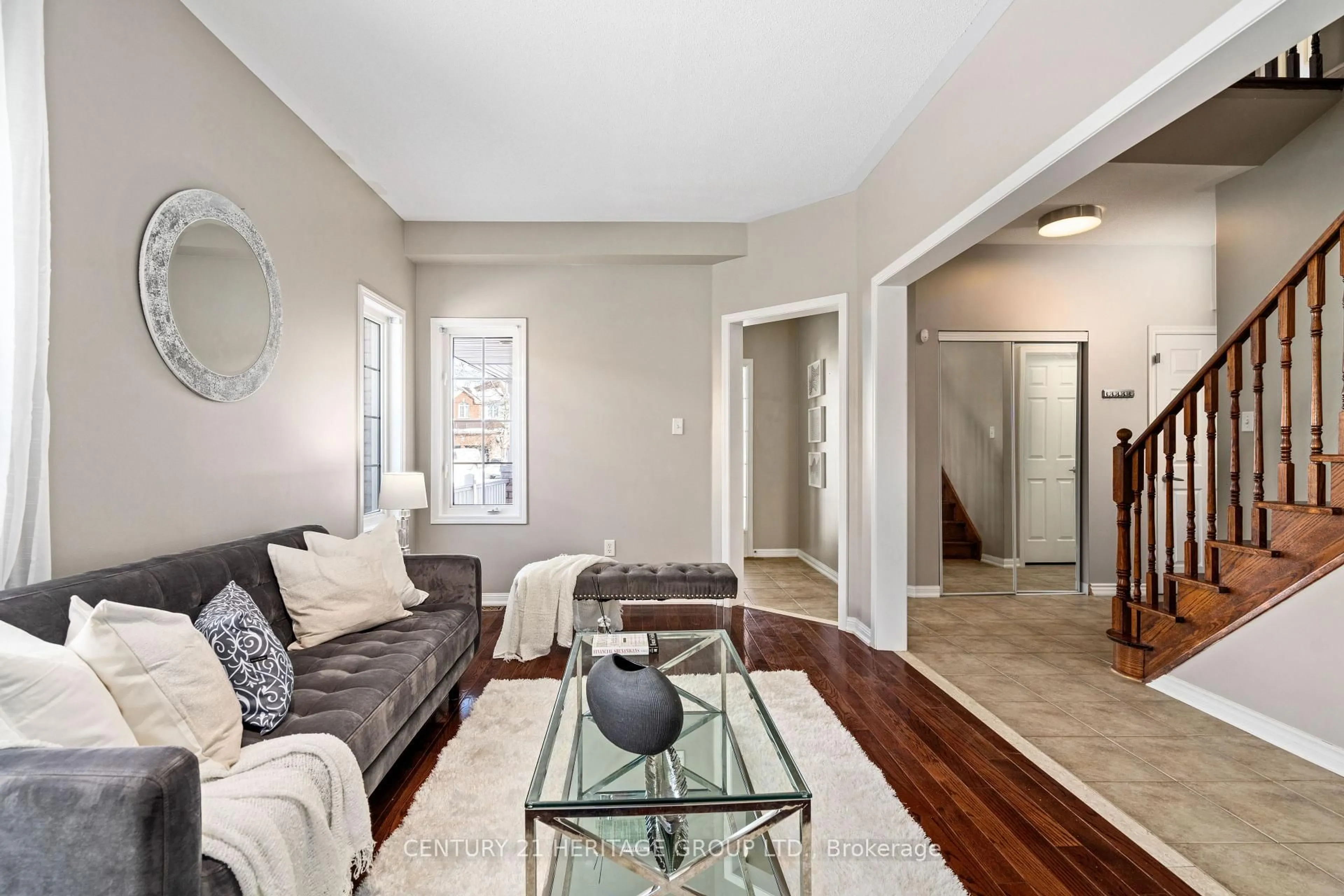 Living room with furniture, unknown for 18 Tudor Cres, Barrie Ontario L4M 0A8