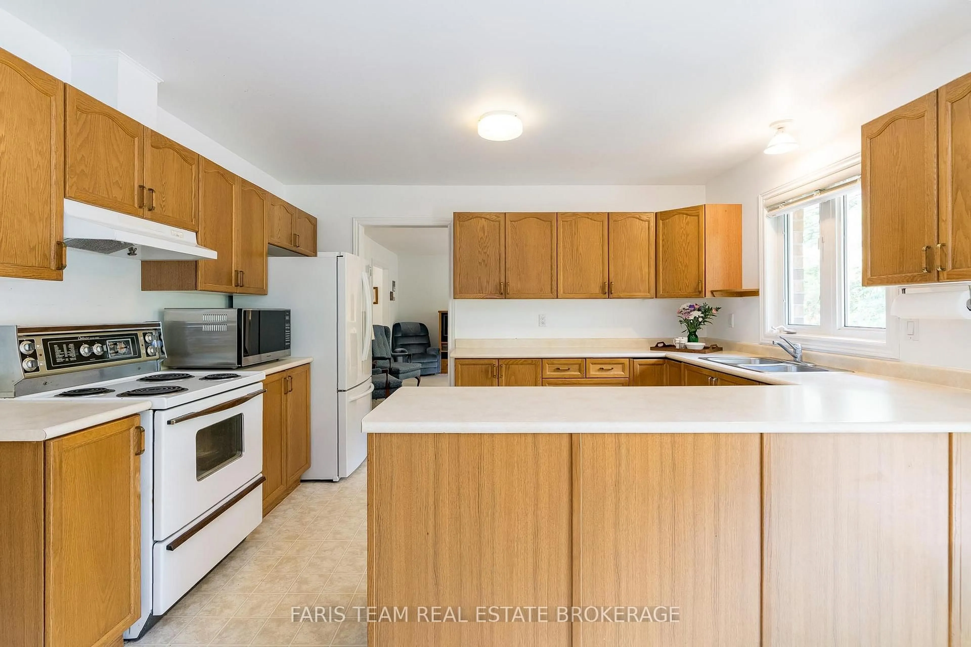 Standard kitchen, unknown for 21 Forest Hill Dr, Springwater Ontario L9X 0J4