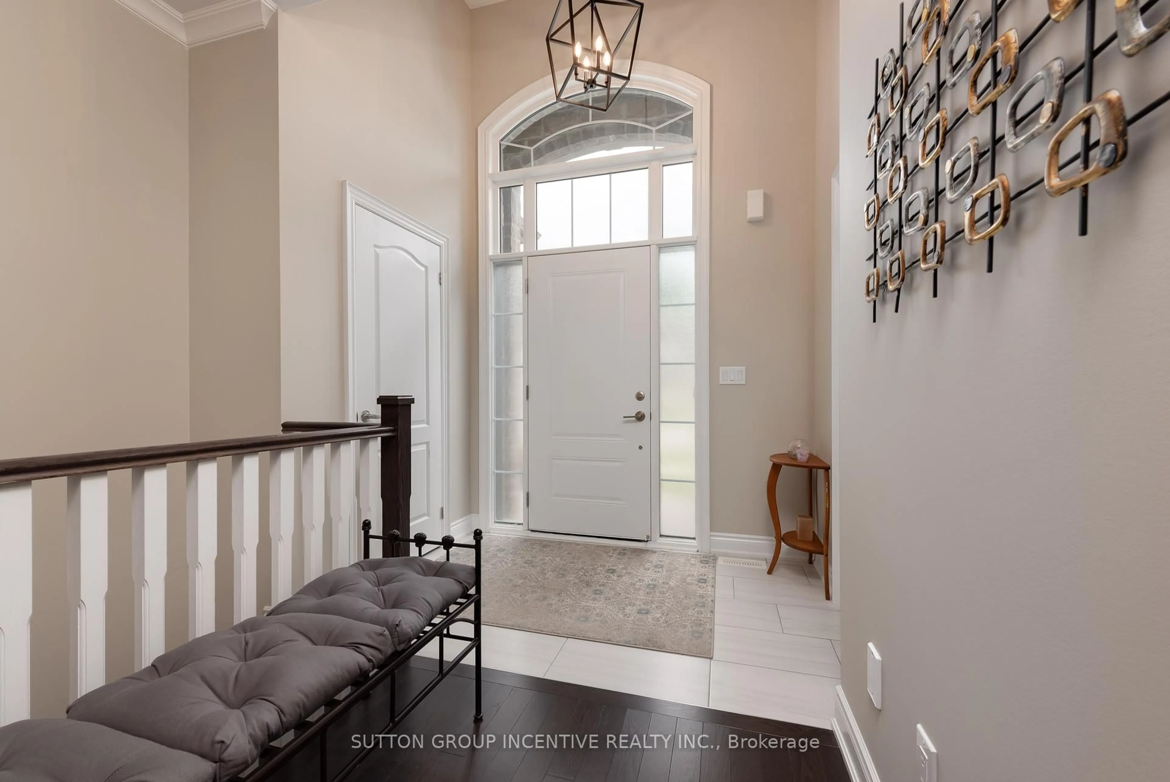 Indoor entryway for 3094 Orion Blvd, Orillia Ontario L3V 8L4