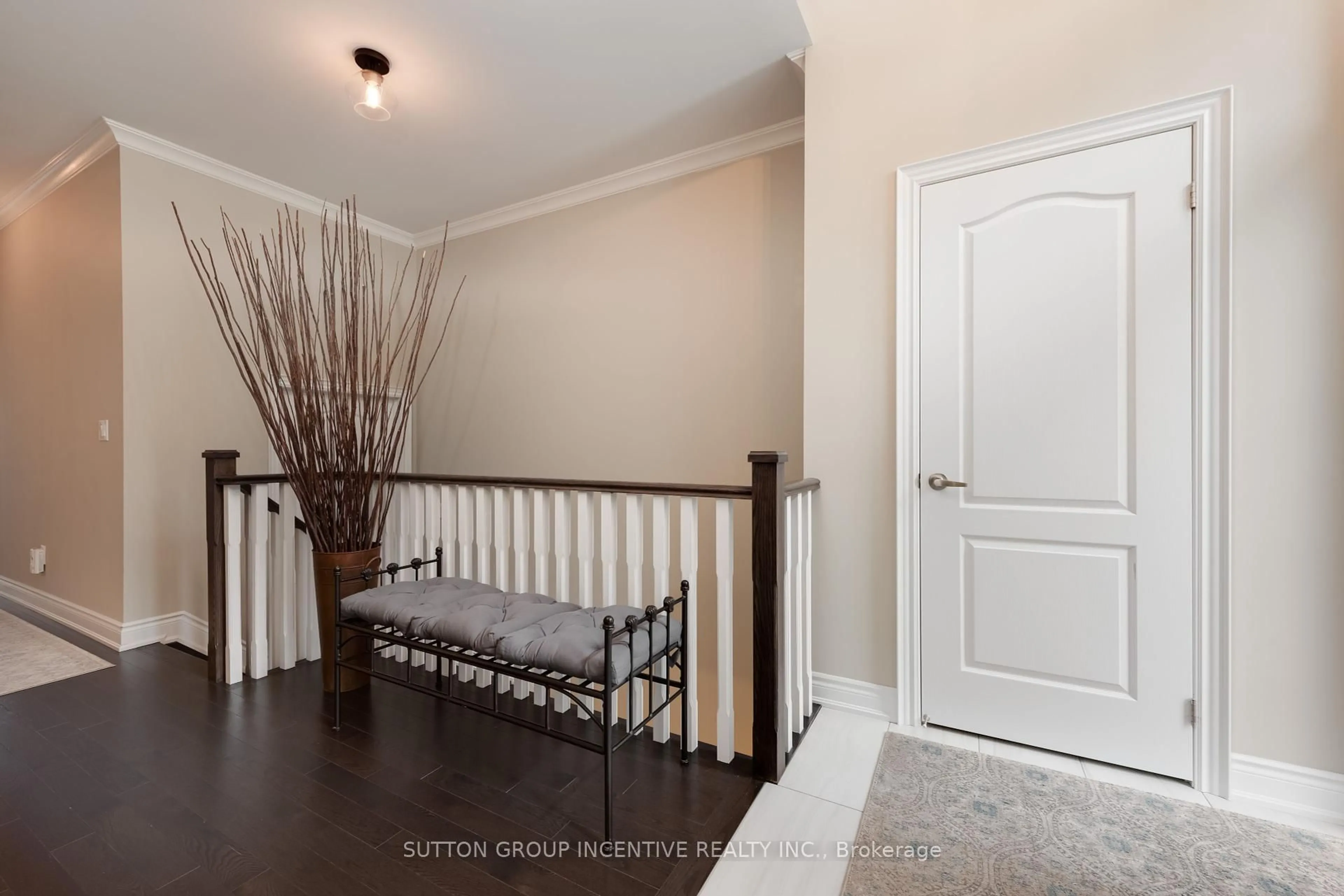 Indoor entryway for 3094 Orion Blvd, Orillia Ontario L3V 8L4