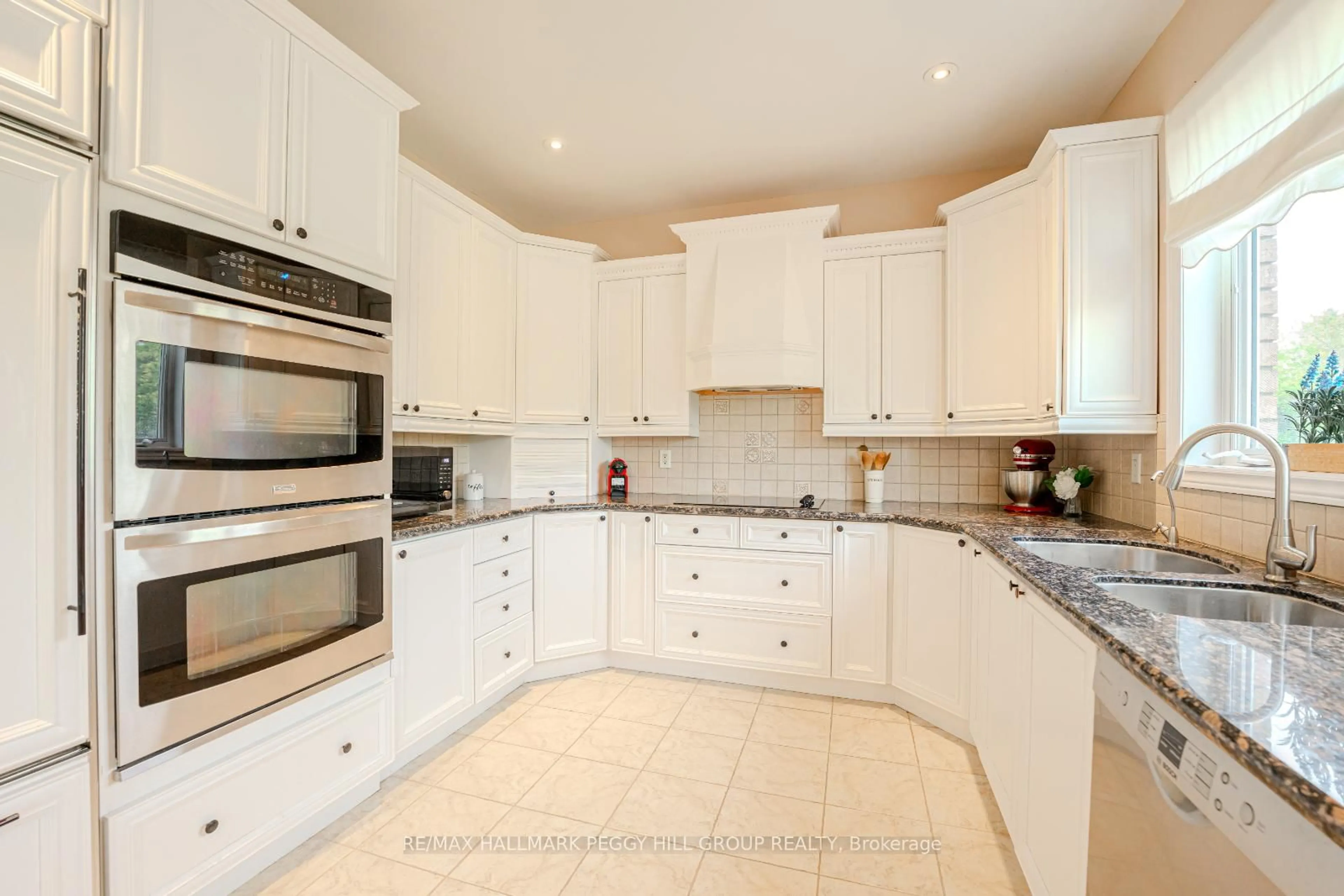 Standard kitchen, ceramic/tile floor for 30 Birkhall Pl, Barrie Ontario L4N 0K6