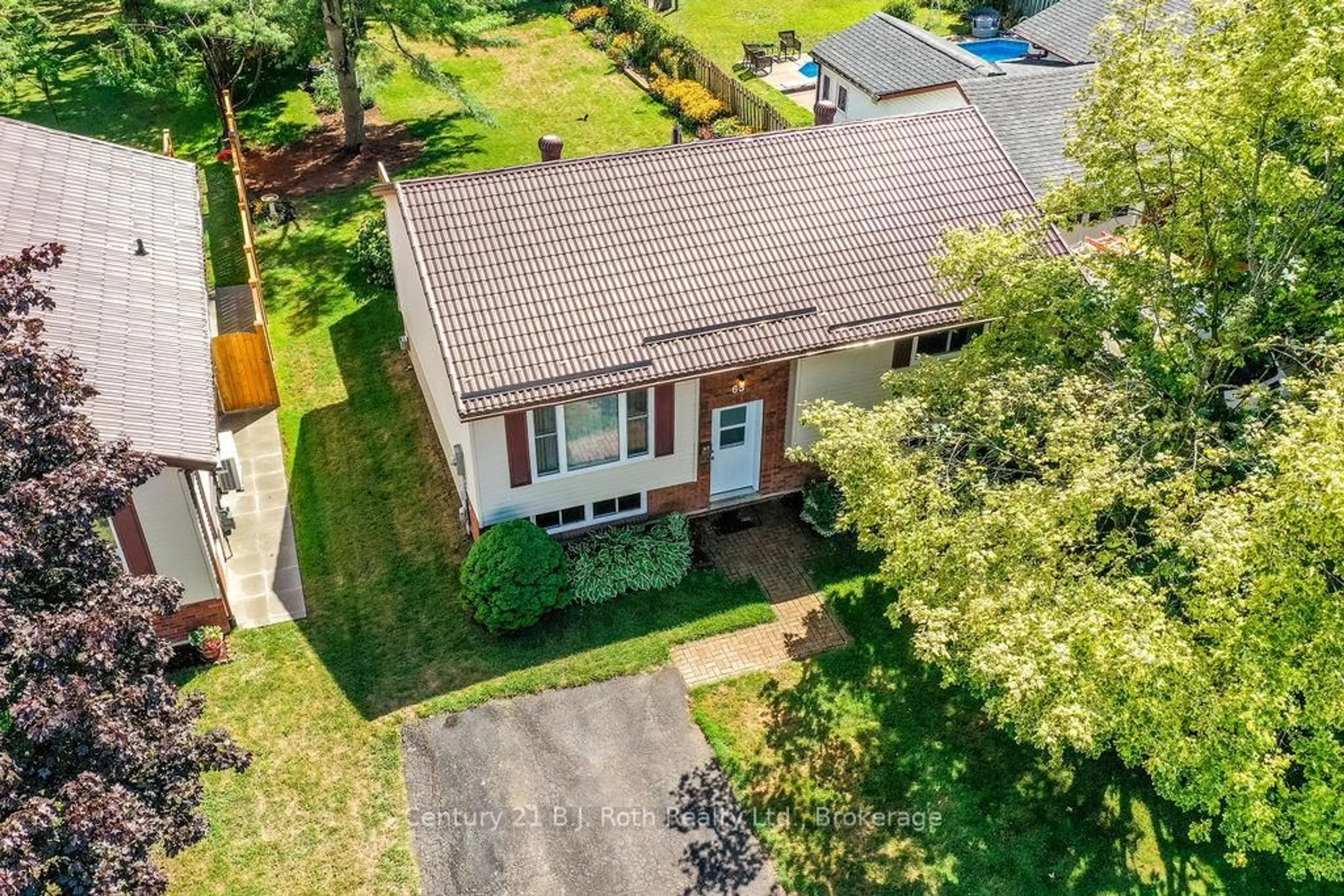A pic from outside/outdoor area/front of a property/back of a property/a pic from drone, street for 65 Lahay Ave, Orillia Ontario L3V 7A2