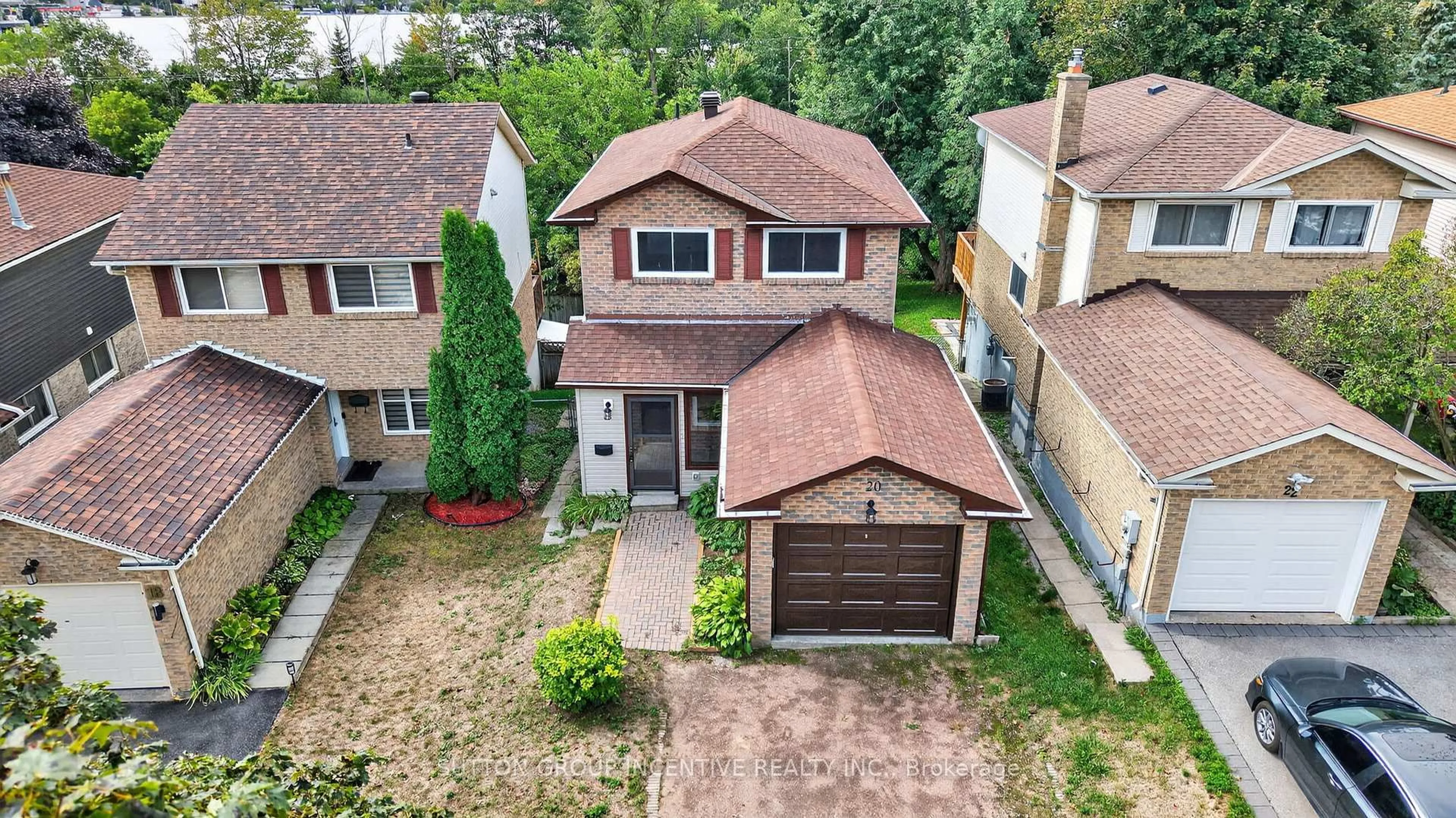 A pic from outside/outdoor area/front of a property/back of a property/a pic from drone, street for 20 Fox Ru, Barrie Ontario L4N 5L5