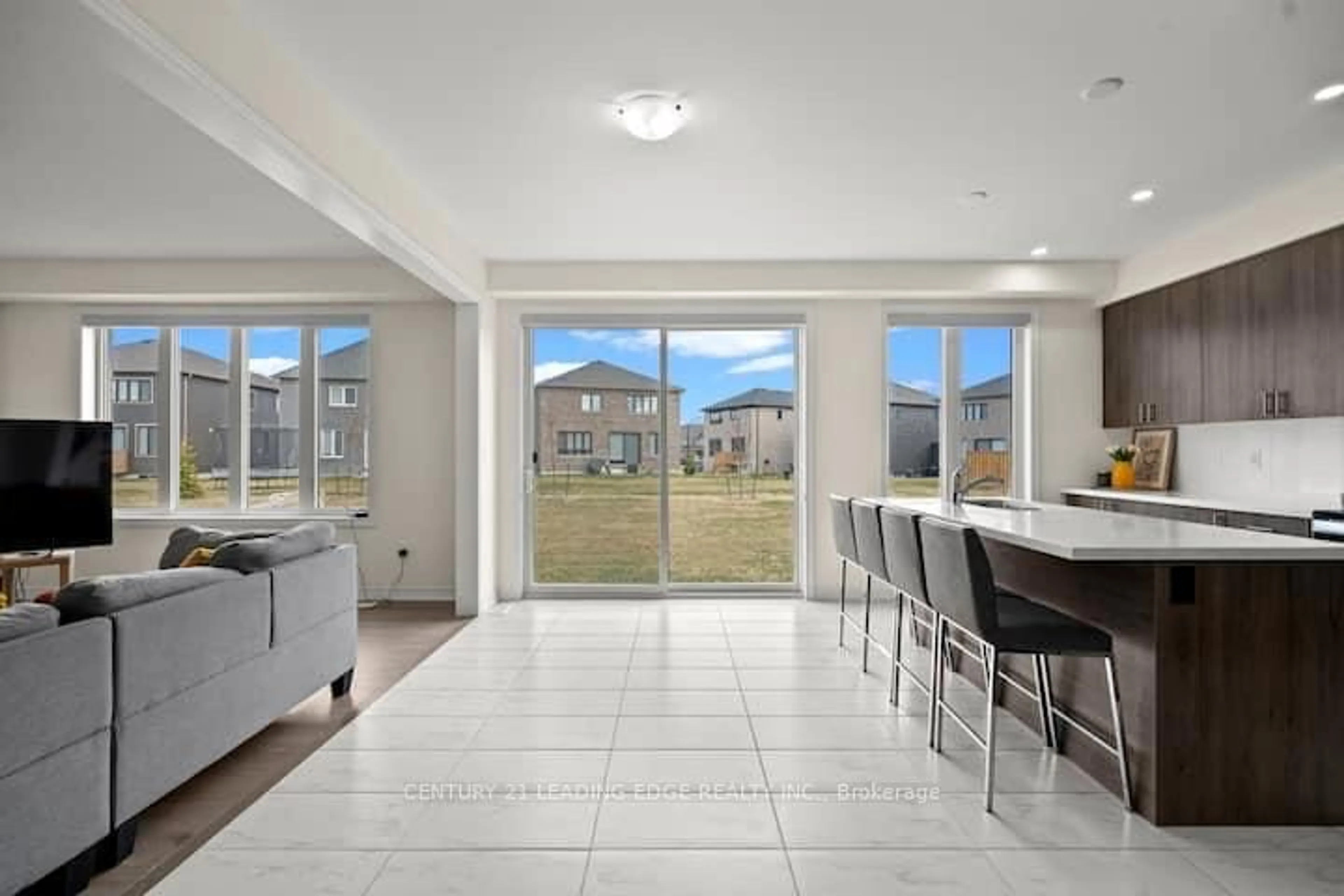 Open concept kitchen, ceramic/tile floor for 165 ROSANNE Circ, Wasaga Beach Ontario L9Z 0N1