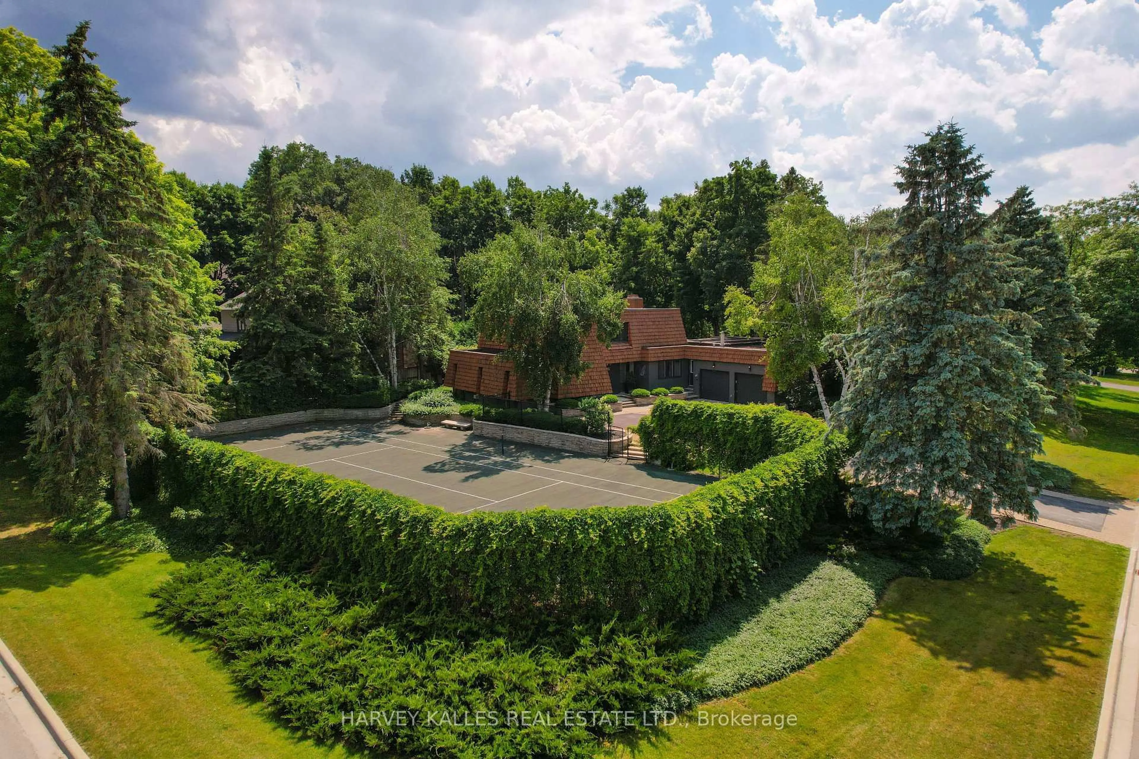 A pic from outside/outdoor area/front of a property/back of a property/a pic from drone, forest/trees view for 23 Royal Oak Dr, Barrie Ontario L4N 7S5